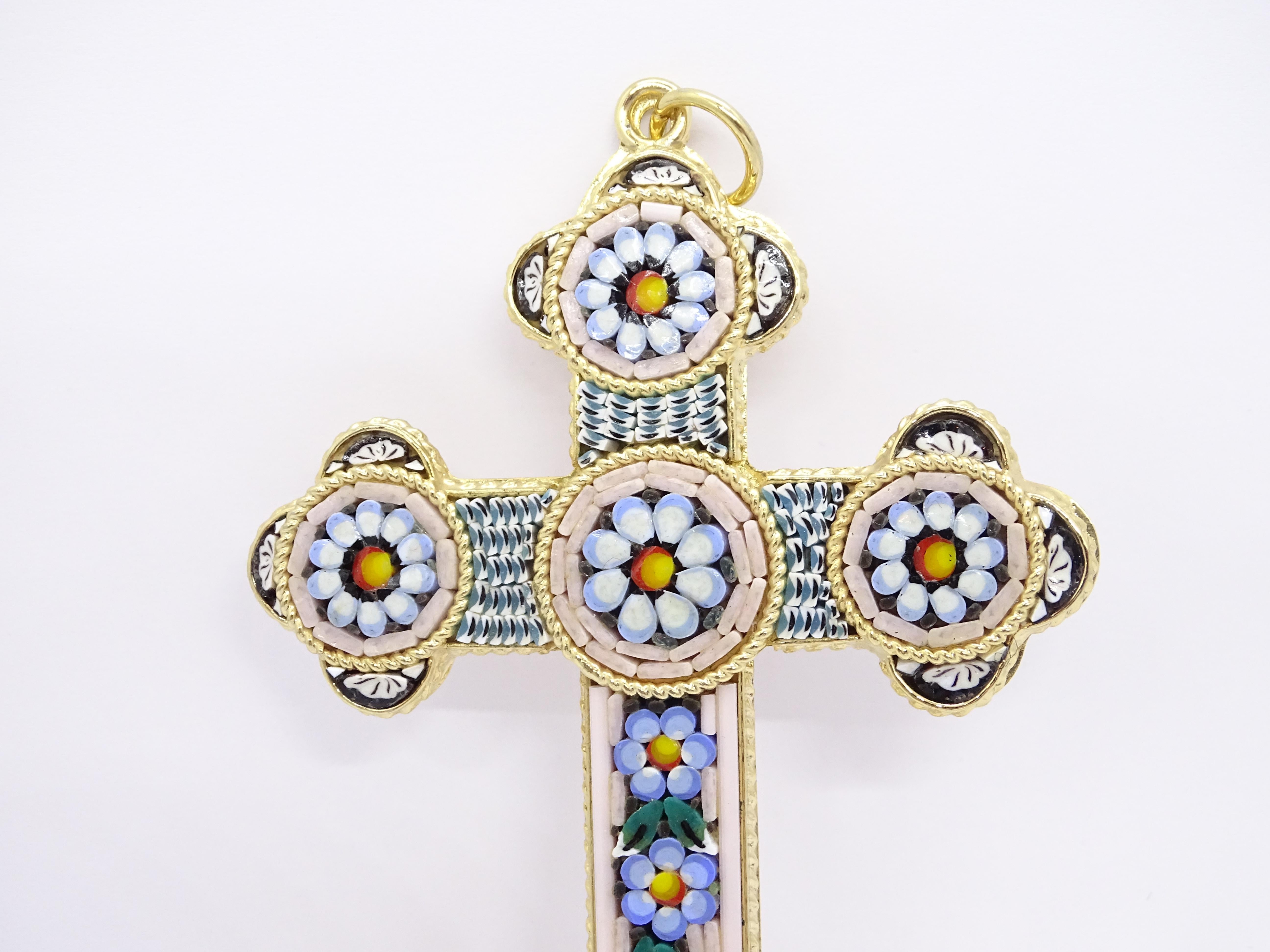 Metal dorado italiano Cruz trilobulada ramas florales Cristal de Murano micromosaico 2