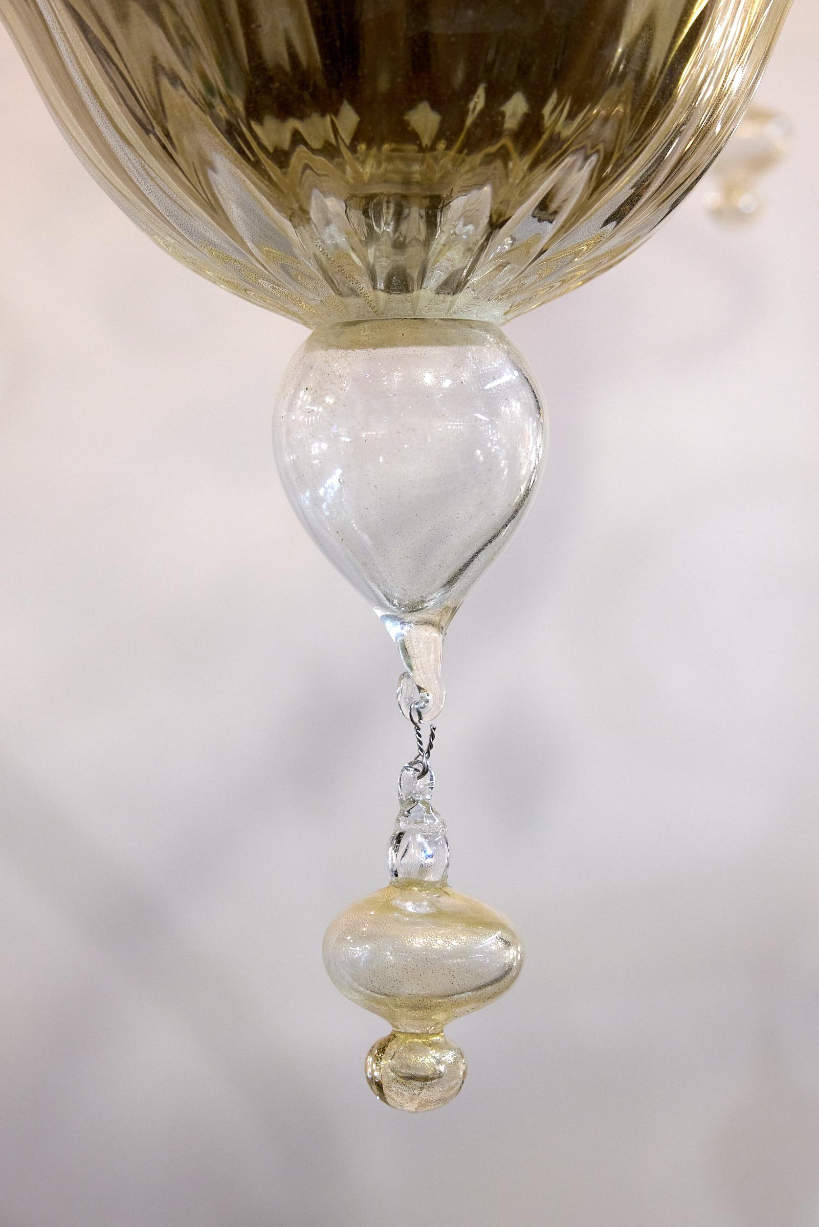 Lustre italien à 8 bras en verre de Murano doré  en vente 2