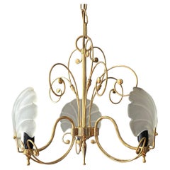 Araña italiana dorada con pantallas de cristal de concha esmerilado, años 70