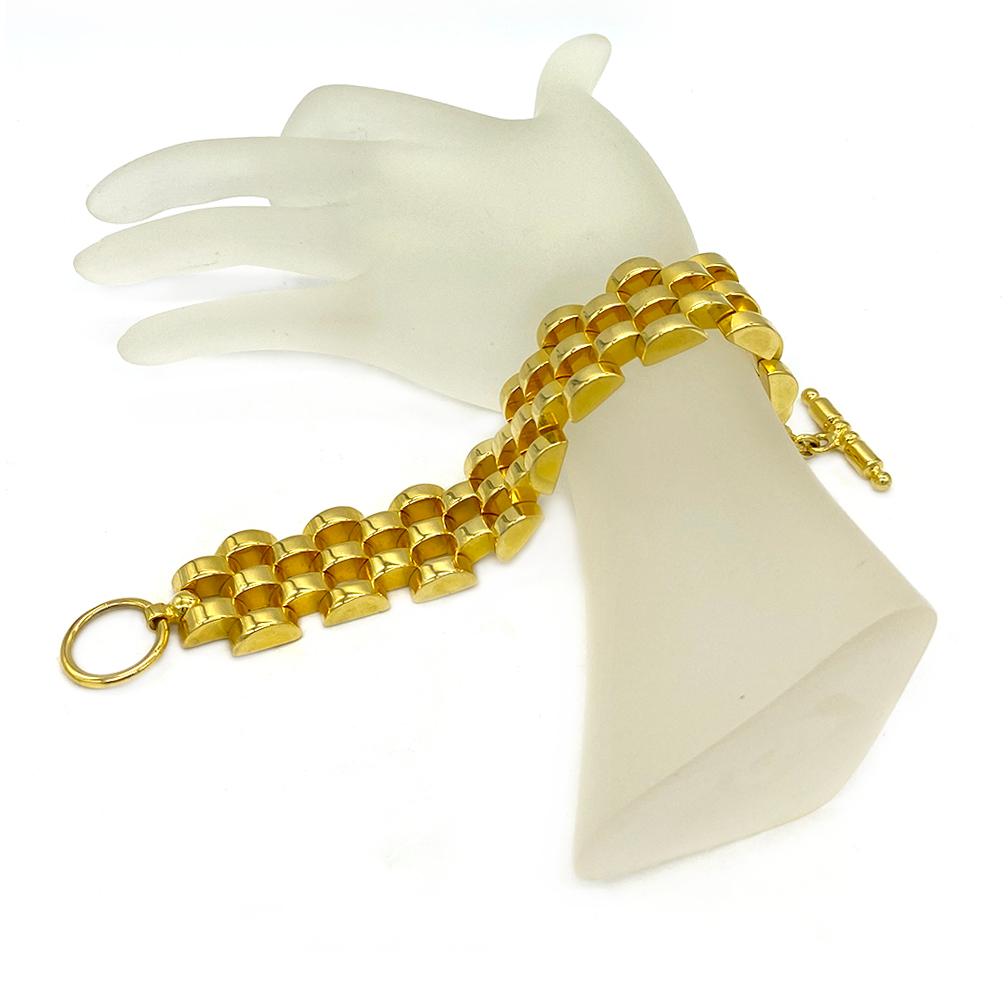 Italian Gold-tone Link Bracelet In Good Condition For Sale In Atlanta, GA