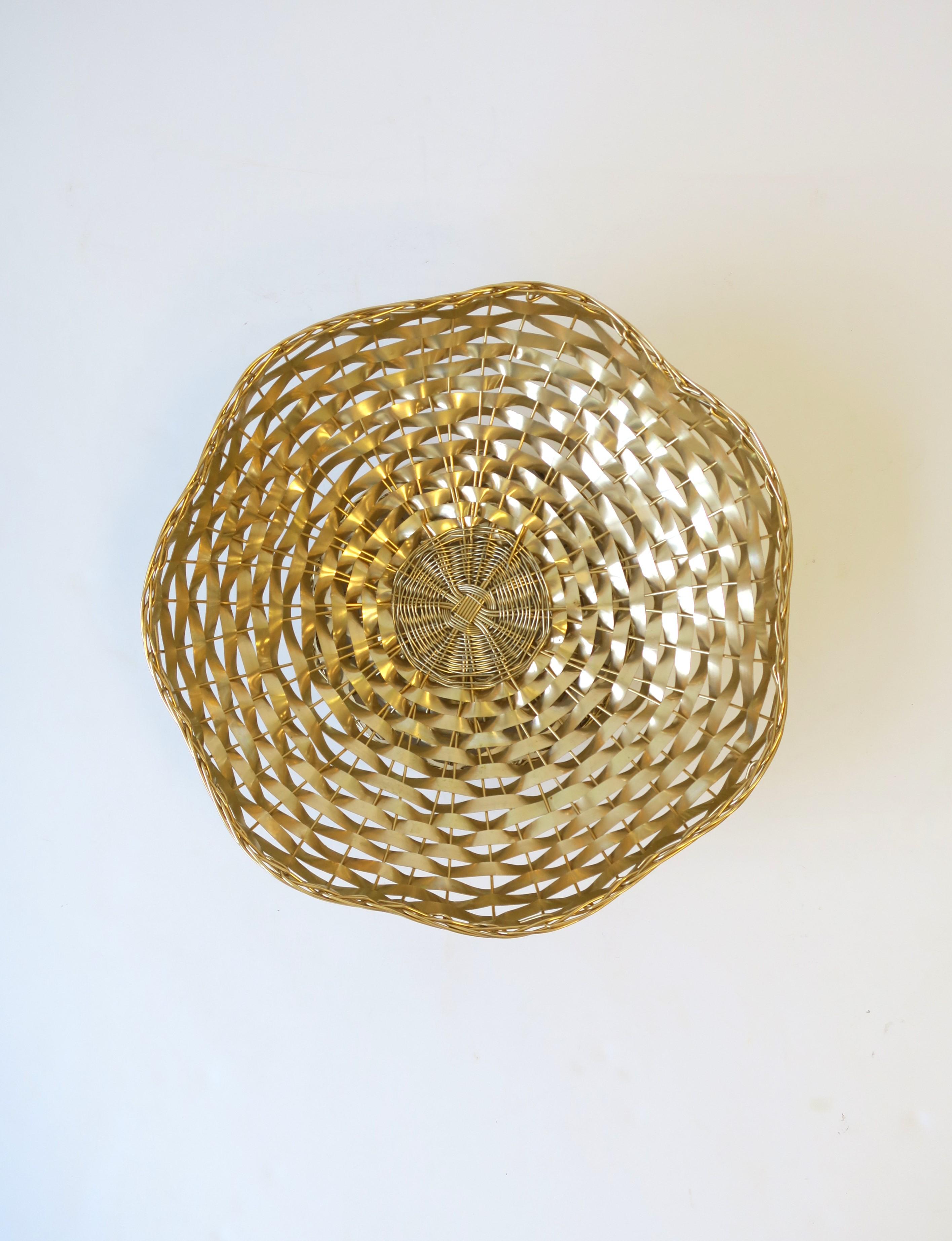 Italian Gold Wire Wicker Compote Basket with Scalloped Edge For Sale 1