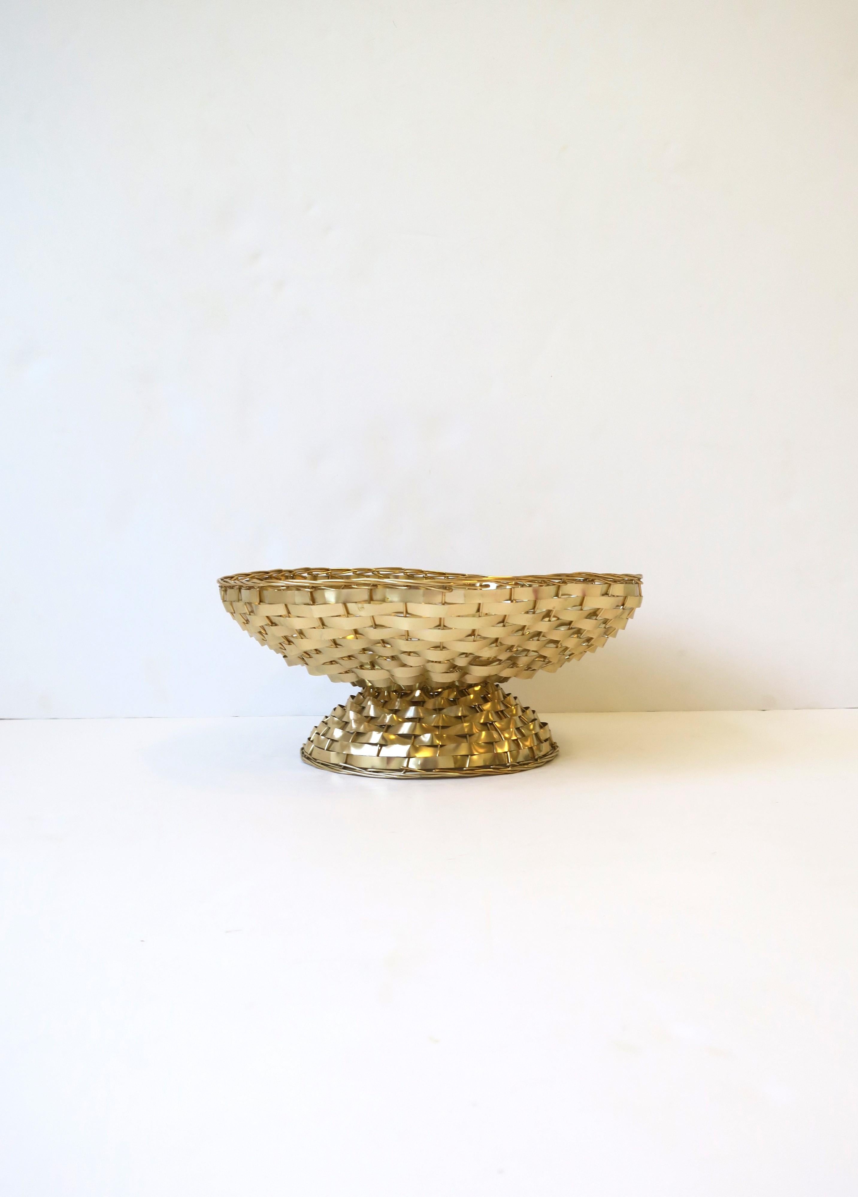 An Italian gold tone wire wicker basket, circa early to mid-20th century, Italy. A lightweight wire wicker compote with scalloped edge. Metal is a light rose/gold hue. A great piece to hold fruits and/or vegetables as demonstrated. Marked 