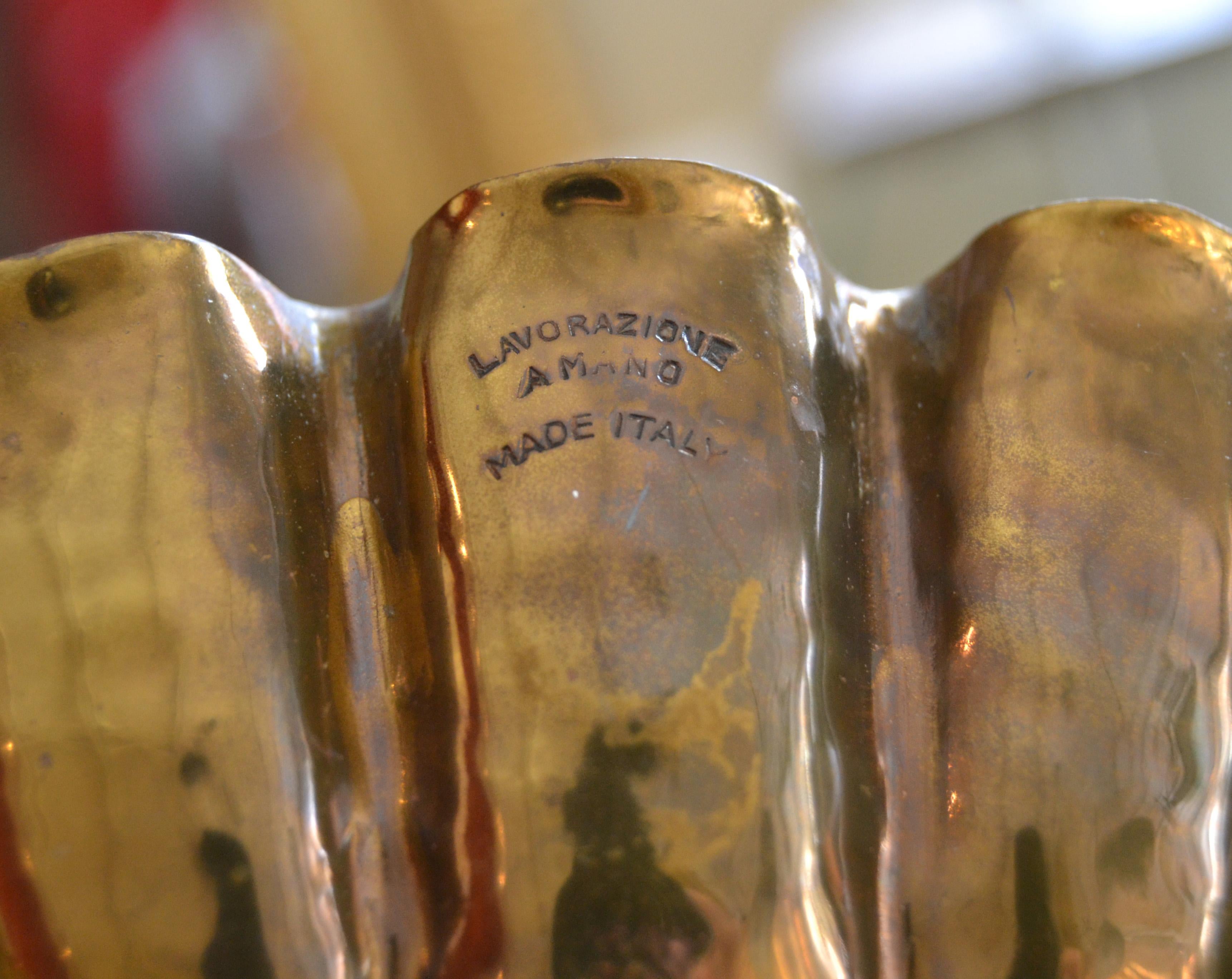 Italienische goldene handgehämmerte Bronzeschale mitlam-Fuß und Schlüsselanhänger, Italien im Angebot 4