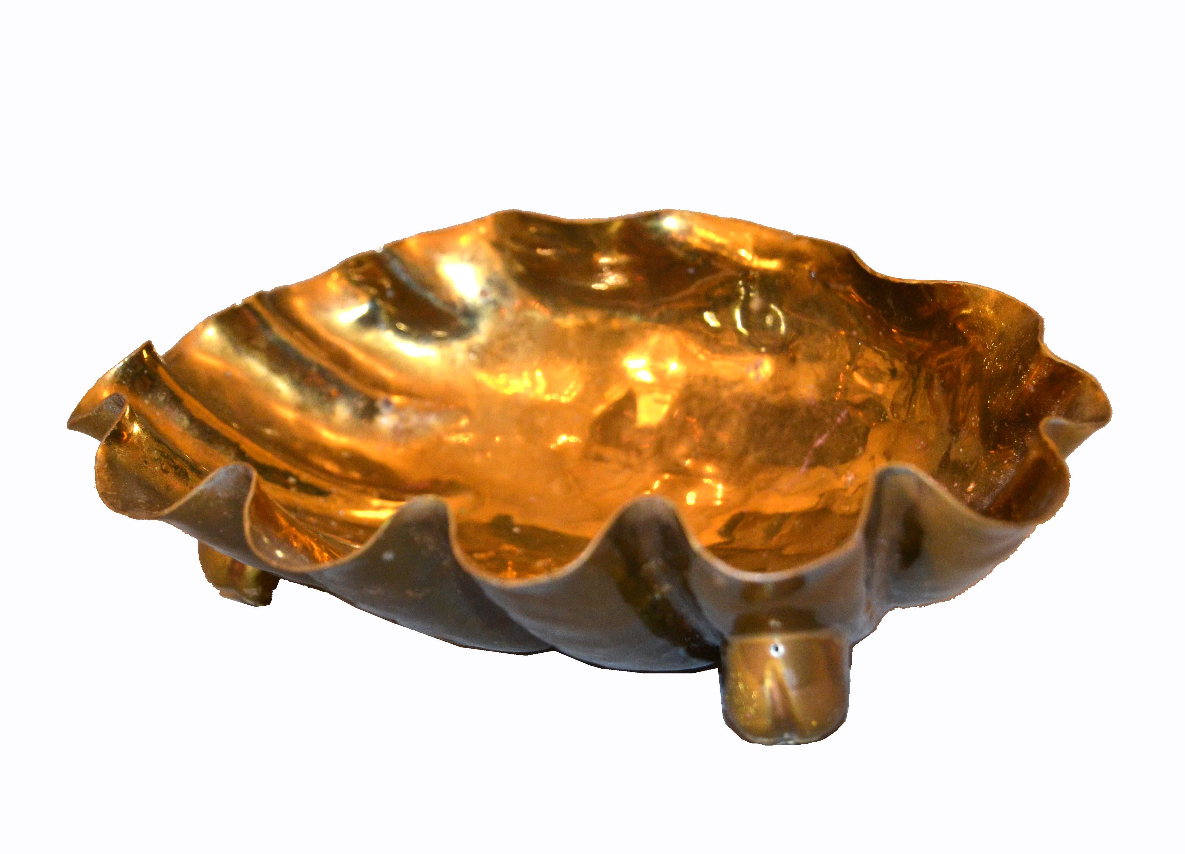 Mid-Century Modern Italian Golden Hand-Hammered Bronze Clam Footed Bowl Key Dish Catchall Italy For Sale