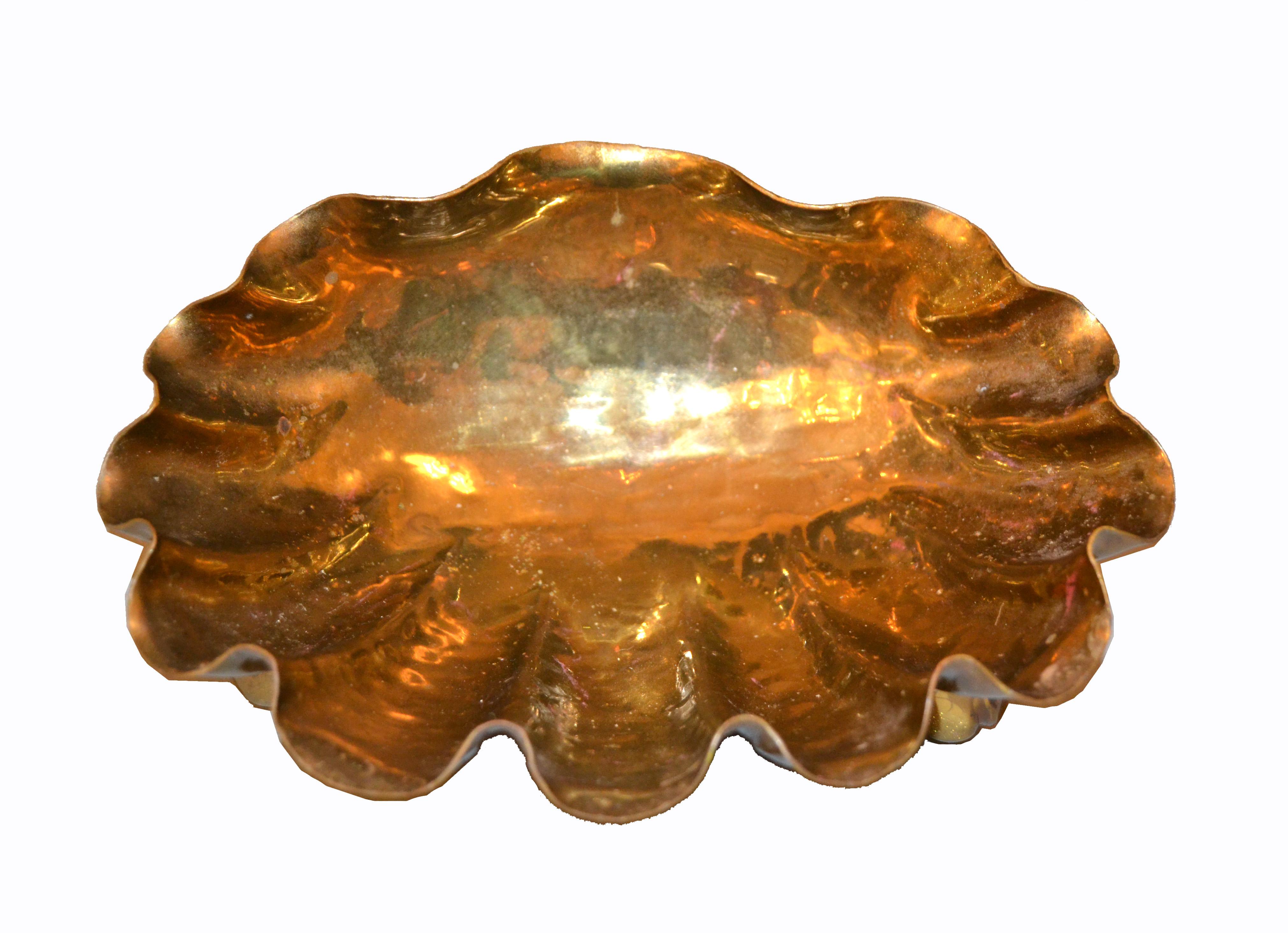 Italian Golden Hand-Hammered Bronze Clam Footed Bowl Key Dish Catchall Italy In Good Condition For Sale In Miami, FL