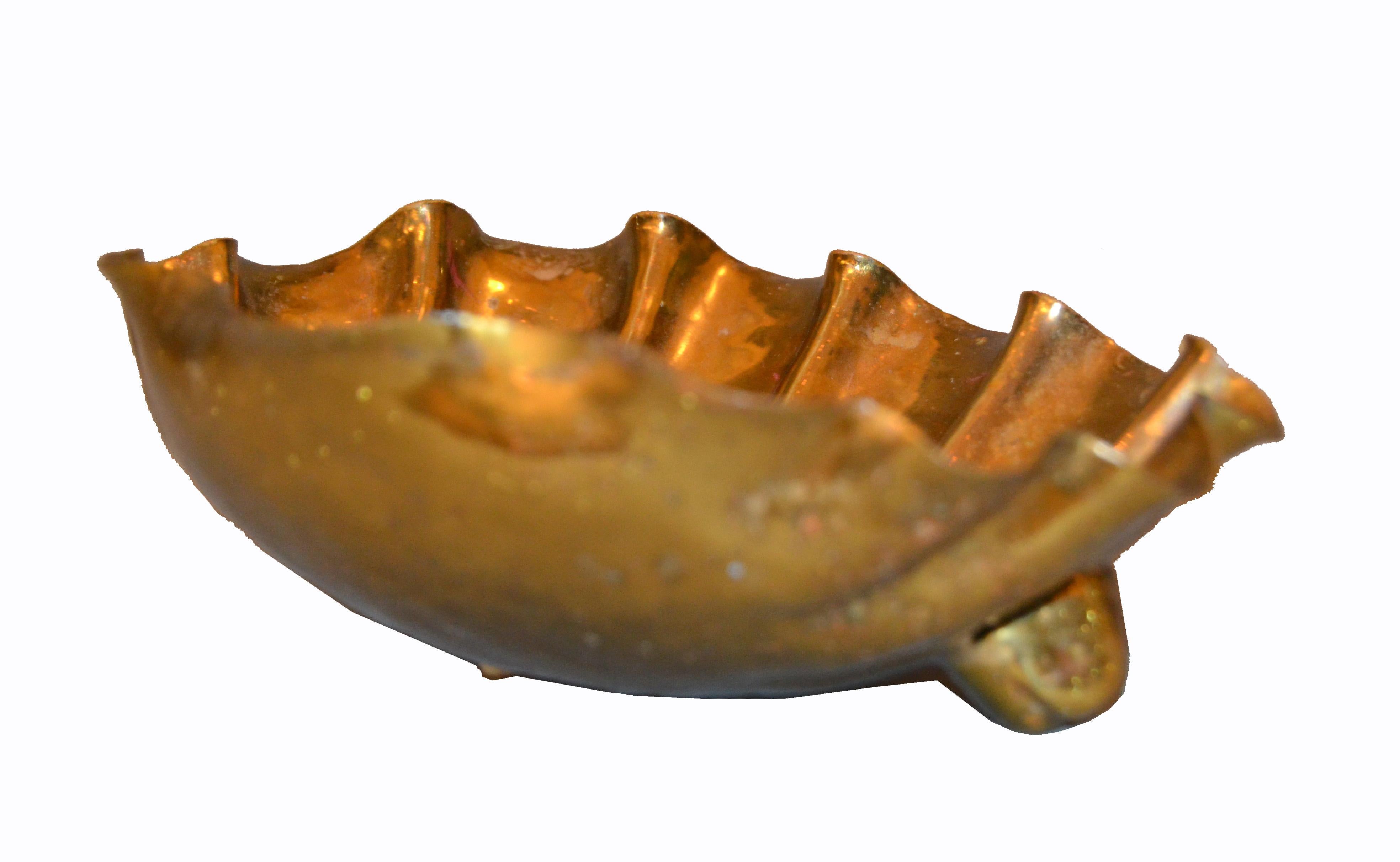 20th Century Italian Golden Hand-Hammered Bronze Clam Footed Bowl Key Dish Catchall Italy For Sale
