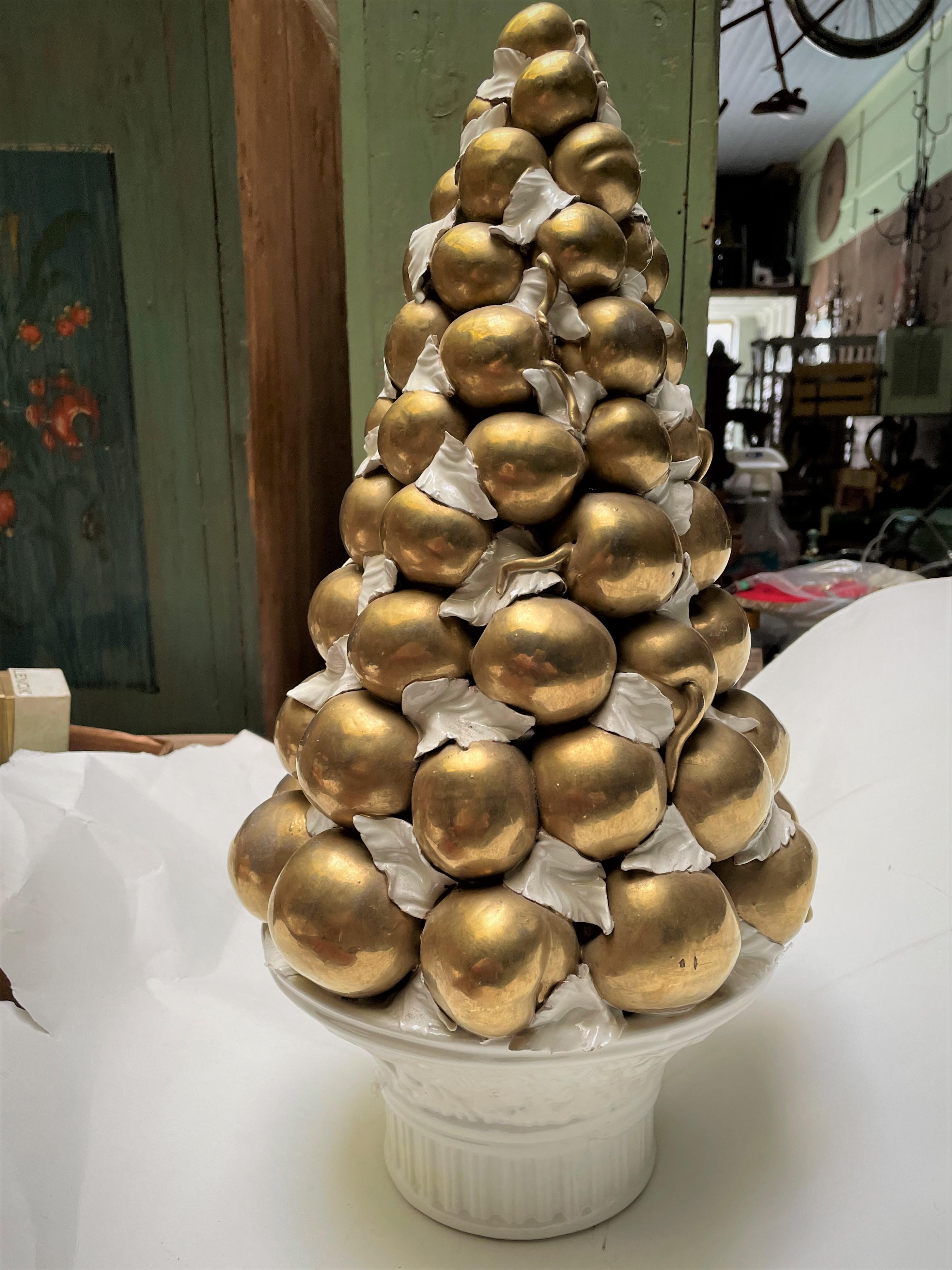 What a fun addition this gold & white fruit (which look like peaches or plums to me) & leaf topiary would be to any space or décor! Gold & white are both neutral colors and ones you can never have enough of. The topiary stands an impressive 20