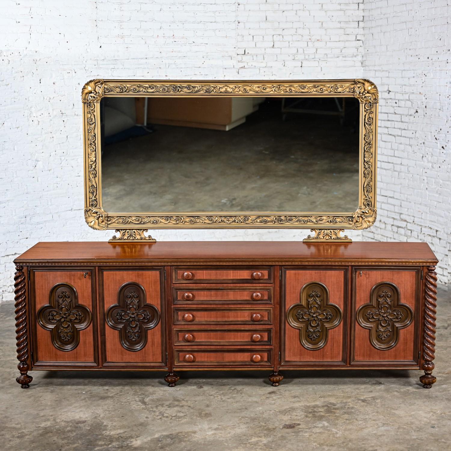 Enfilade monumental néo-gothique italien en bois et grand miroir doré en vente 3