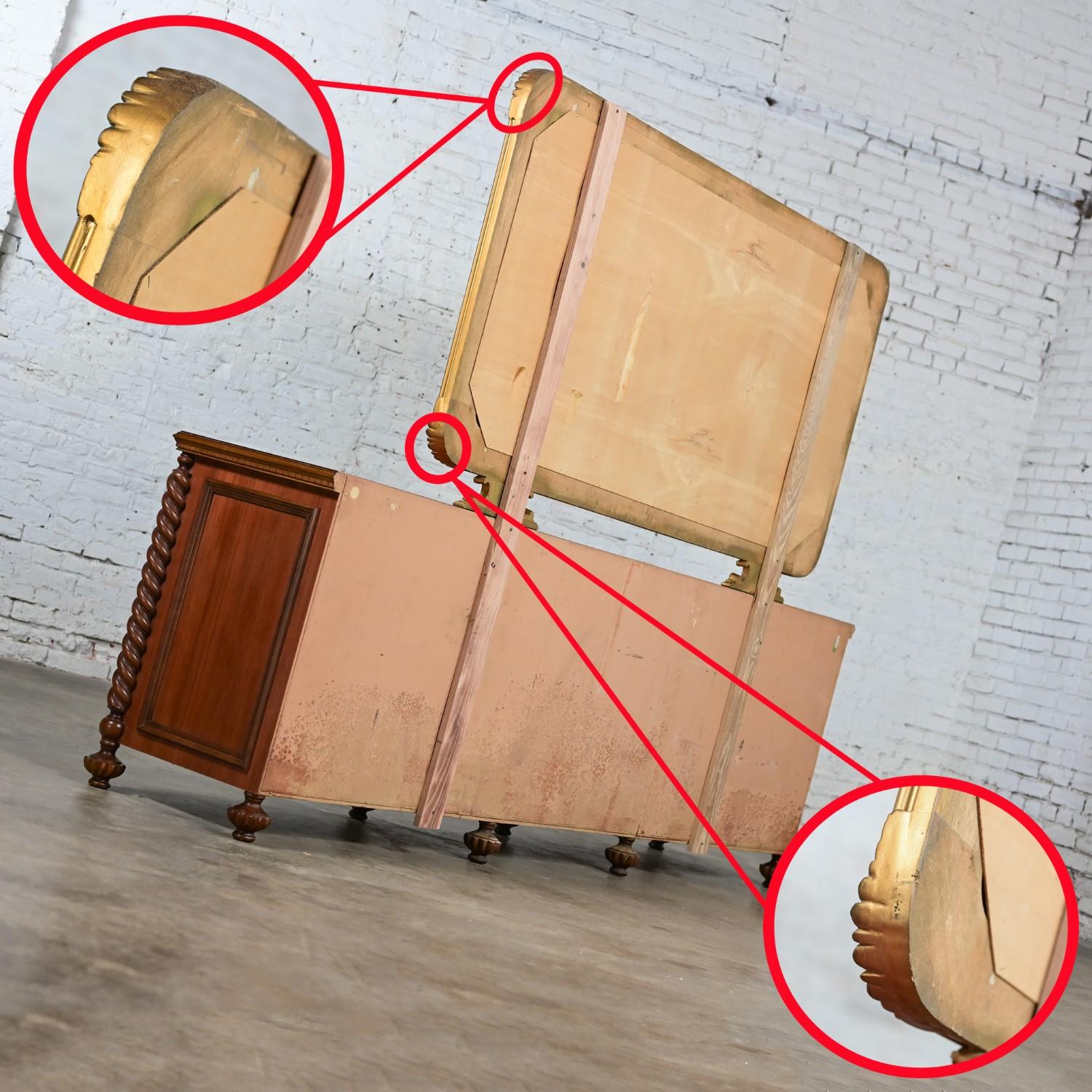 Enfilade monumental néo-gothique italien en bois et grand miroir doré en vente 1