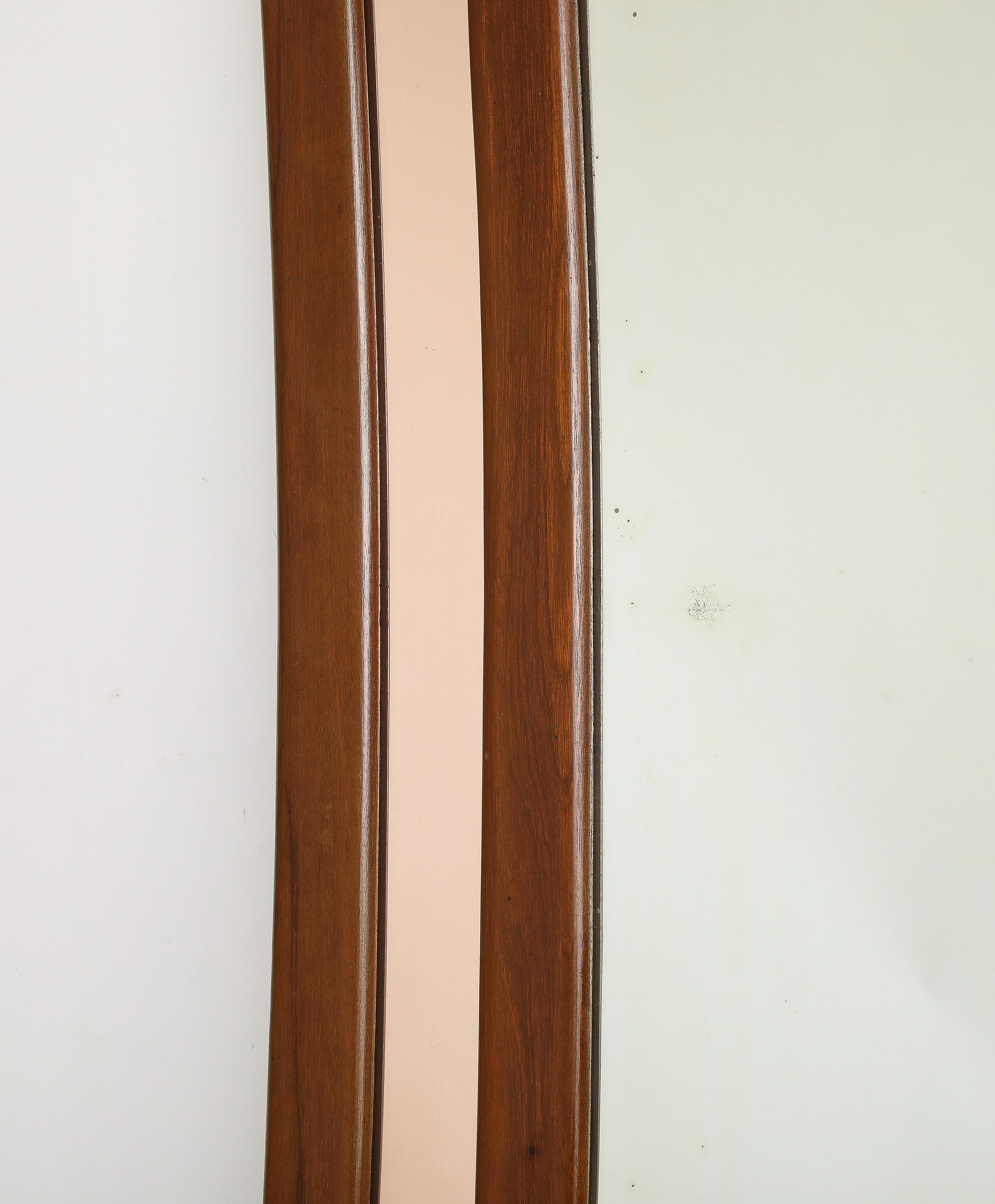 Espejo modernista italiano de gran escala en nogal y oro rosa, hacia 1950 en venta 6