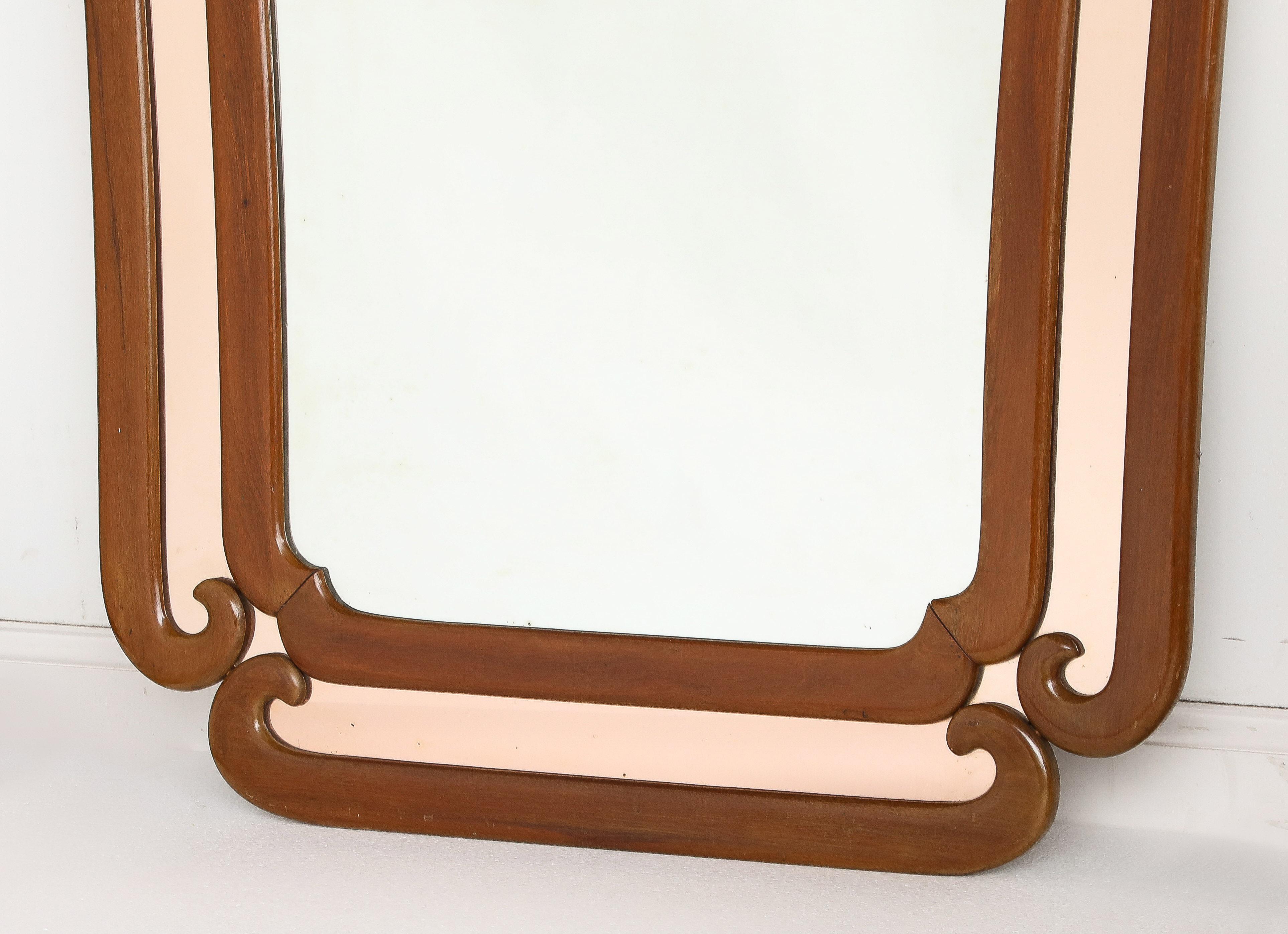 Miroir moderniste italien à grande échelle en noyer et or rose, vers 1950 en vente 2