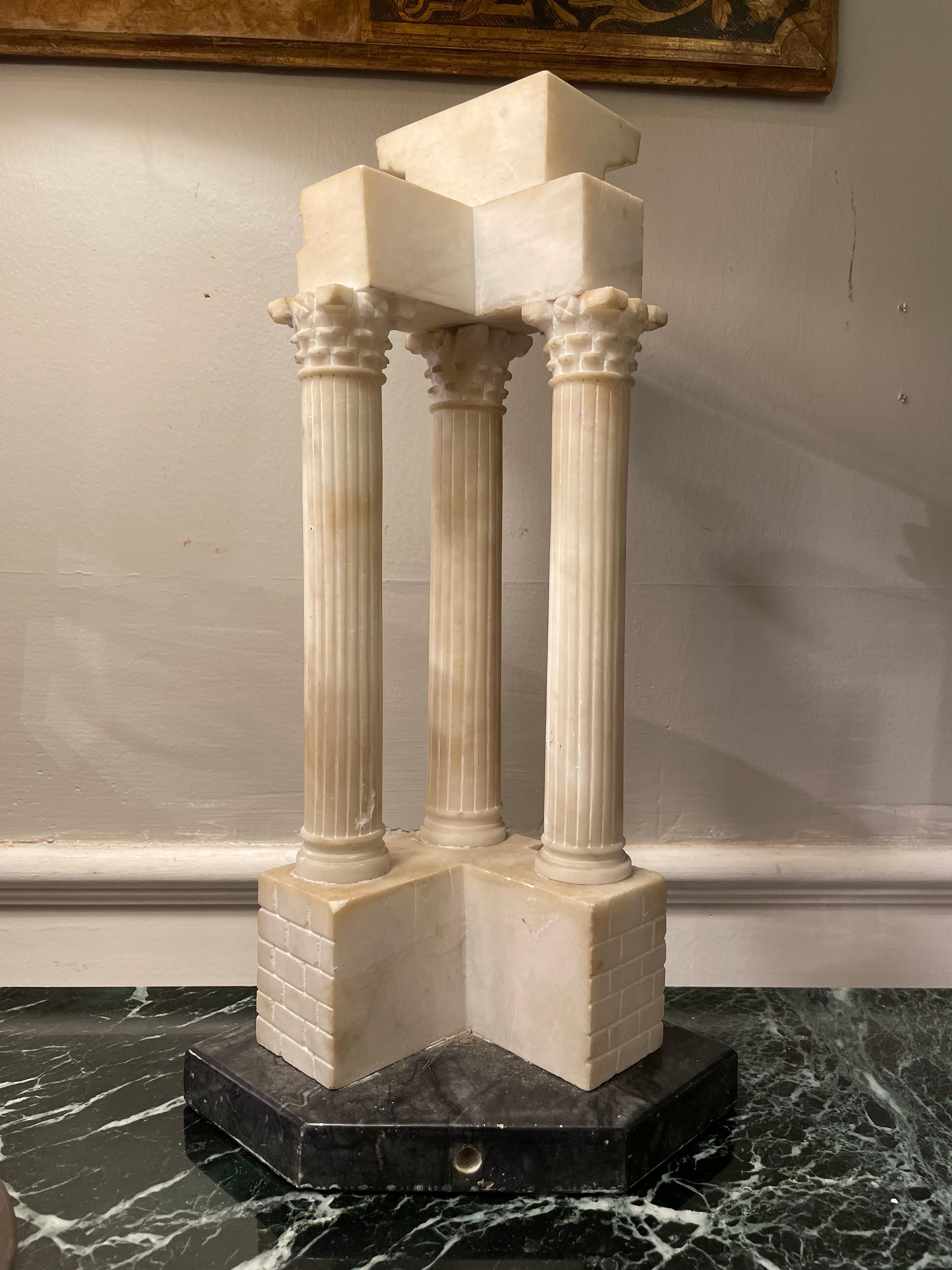 Sculpté Modèle Grand Tour italien du temple romain du Vénitien en vente