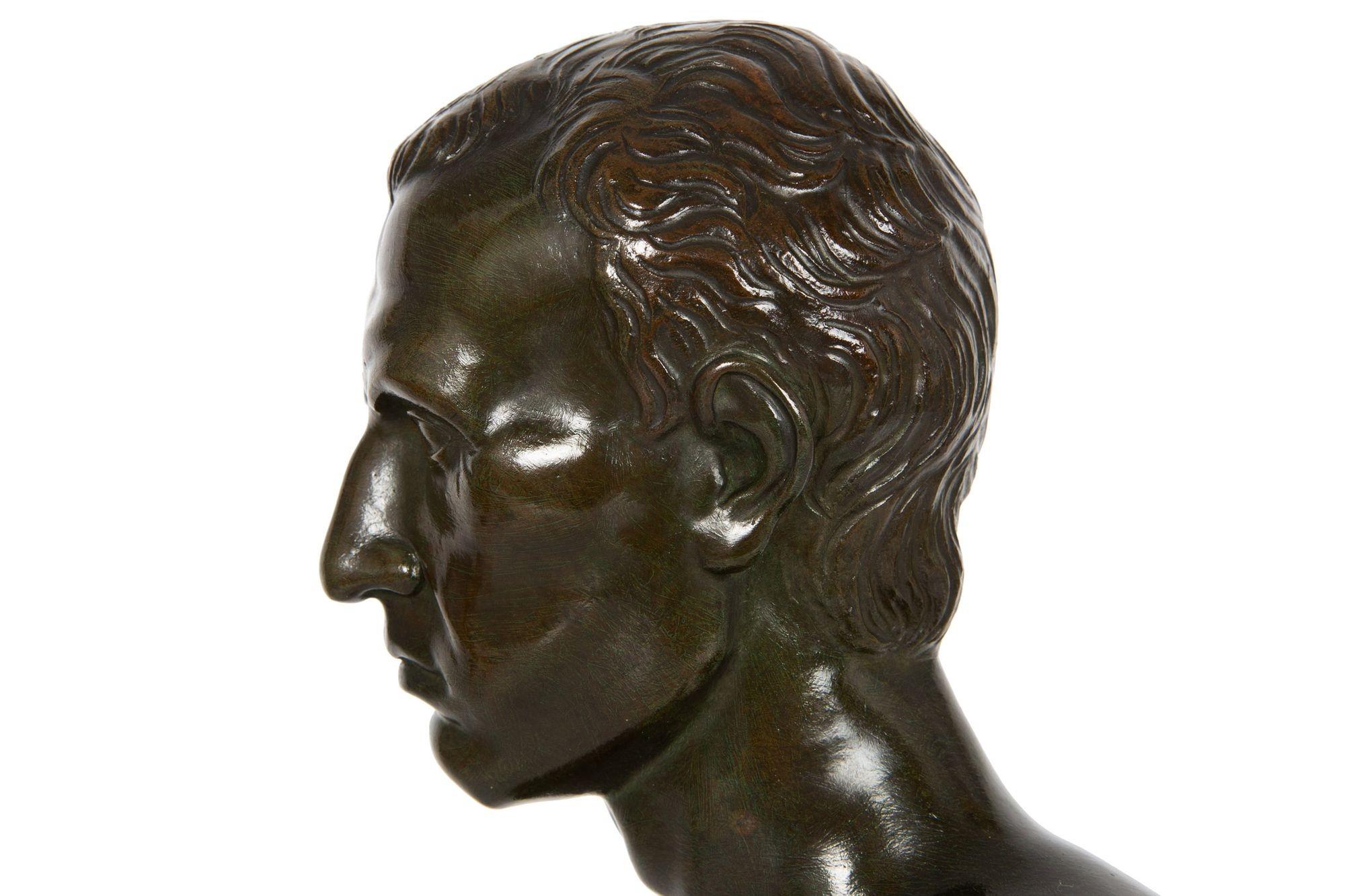 Sculpture en bronze antique du Grand Tour d'Italie, Buste de Jules César en vente 7