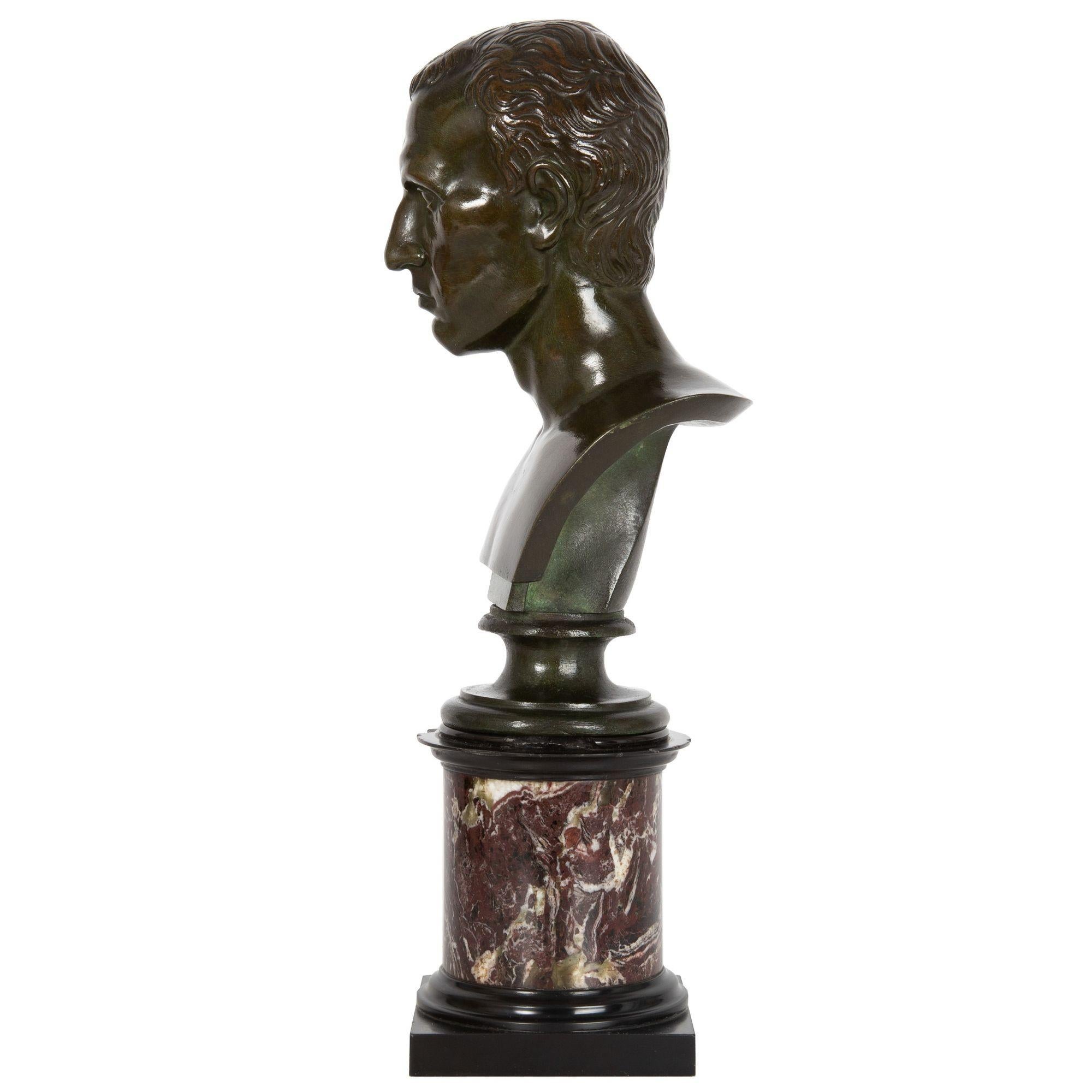 italien Sculpture en bronze antique du Grand Tour d'Italie, Buste de Jules César en vente