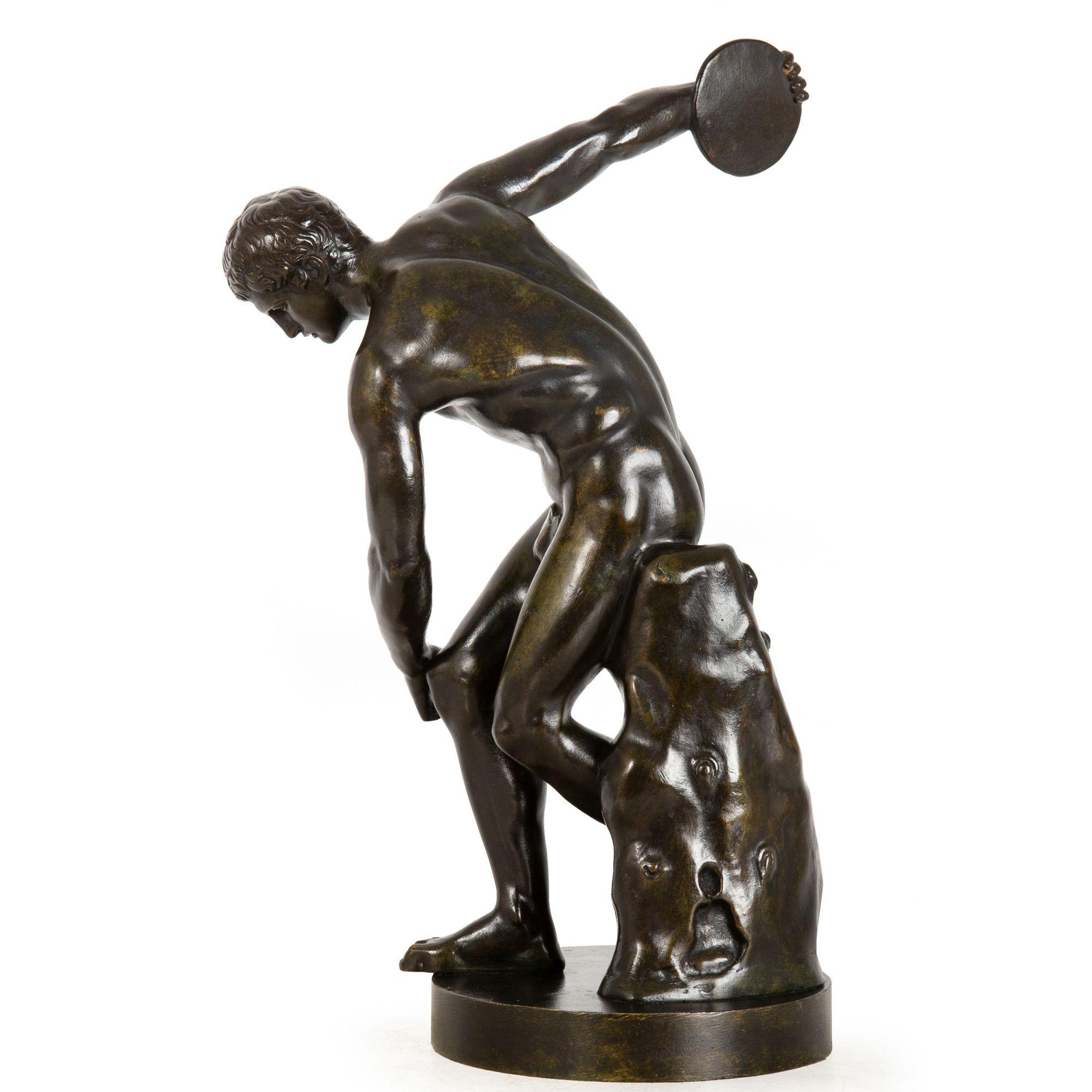Italiano Italian Grand Tour Antique Bronze Sculpture of The Discobolus in vendita
