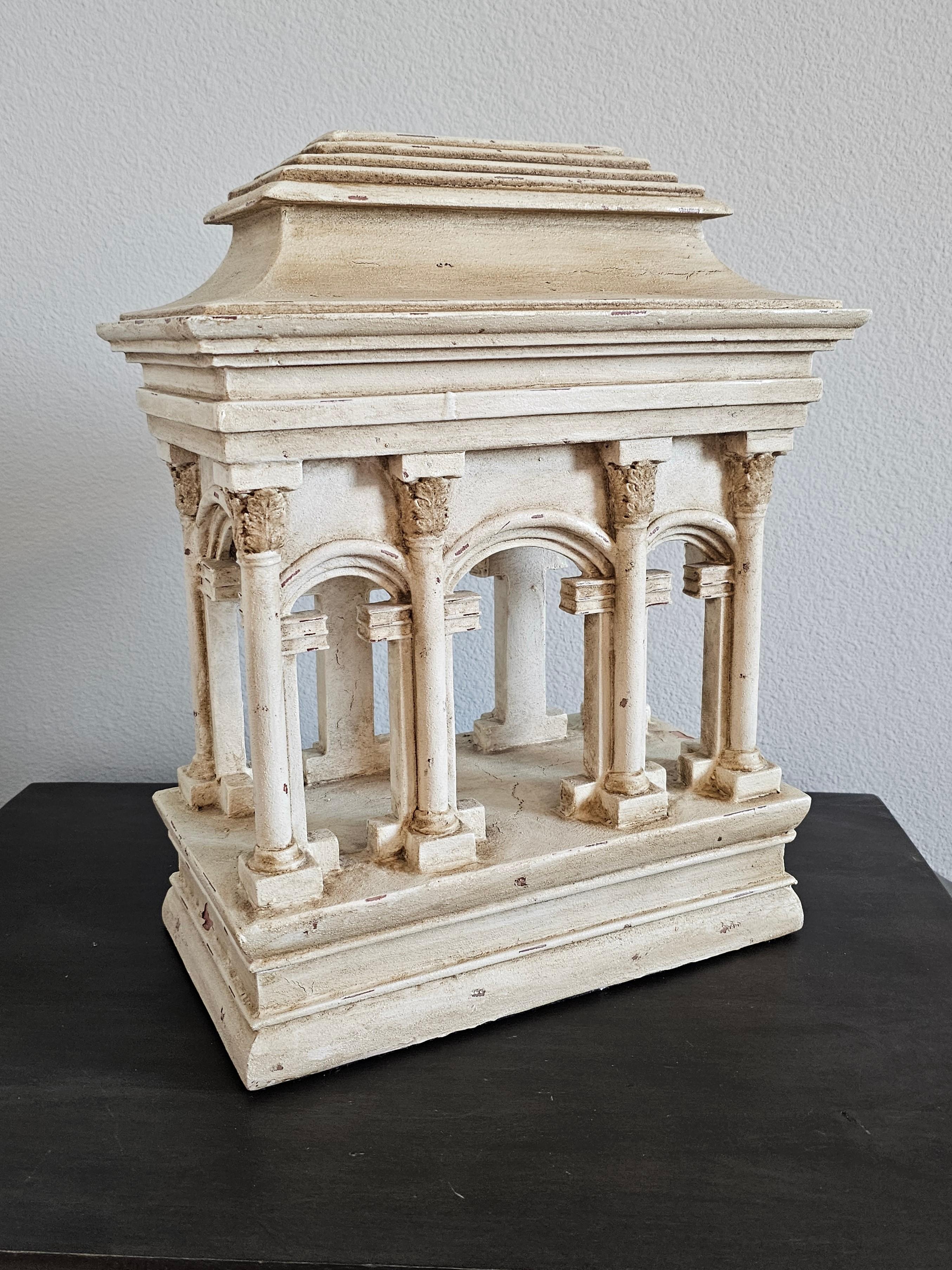 Peint Modèle architectural du Grand Tour italien en faux marbre de temple romain Portico