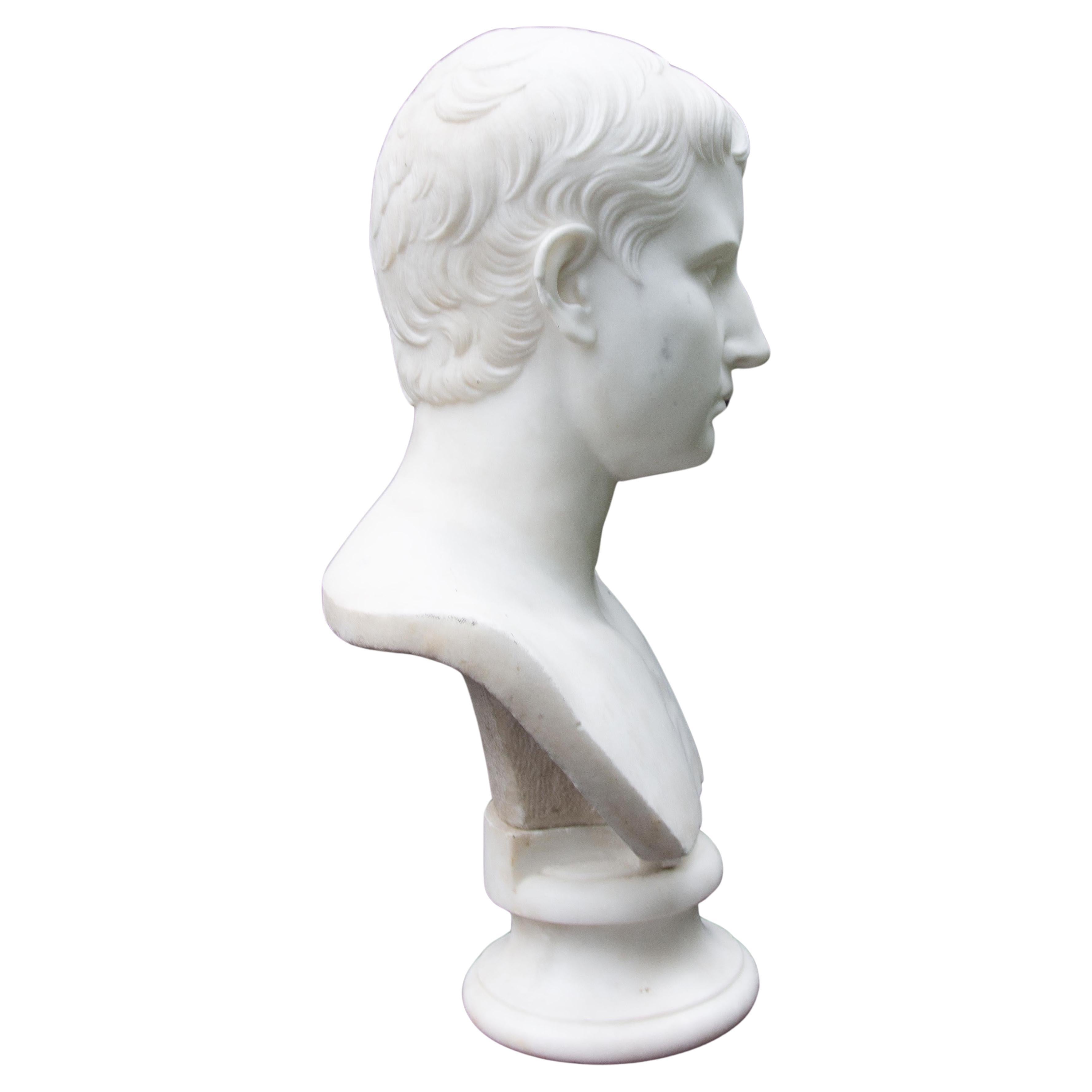 Intagliato a mano Busto in marmo di Augusto Cesare di Carrara del 19° secolo in vendita