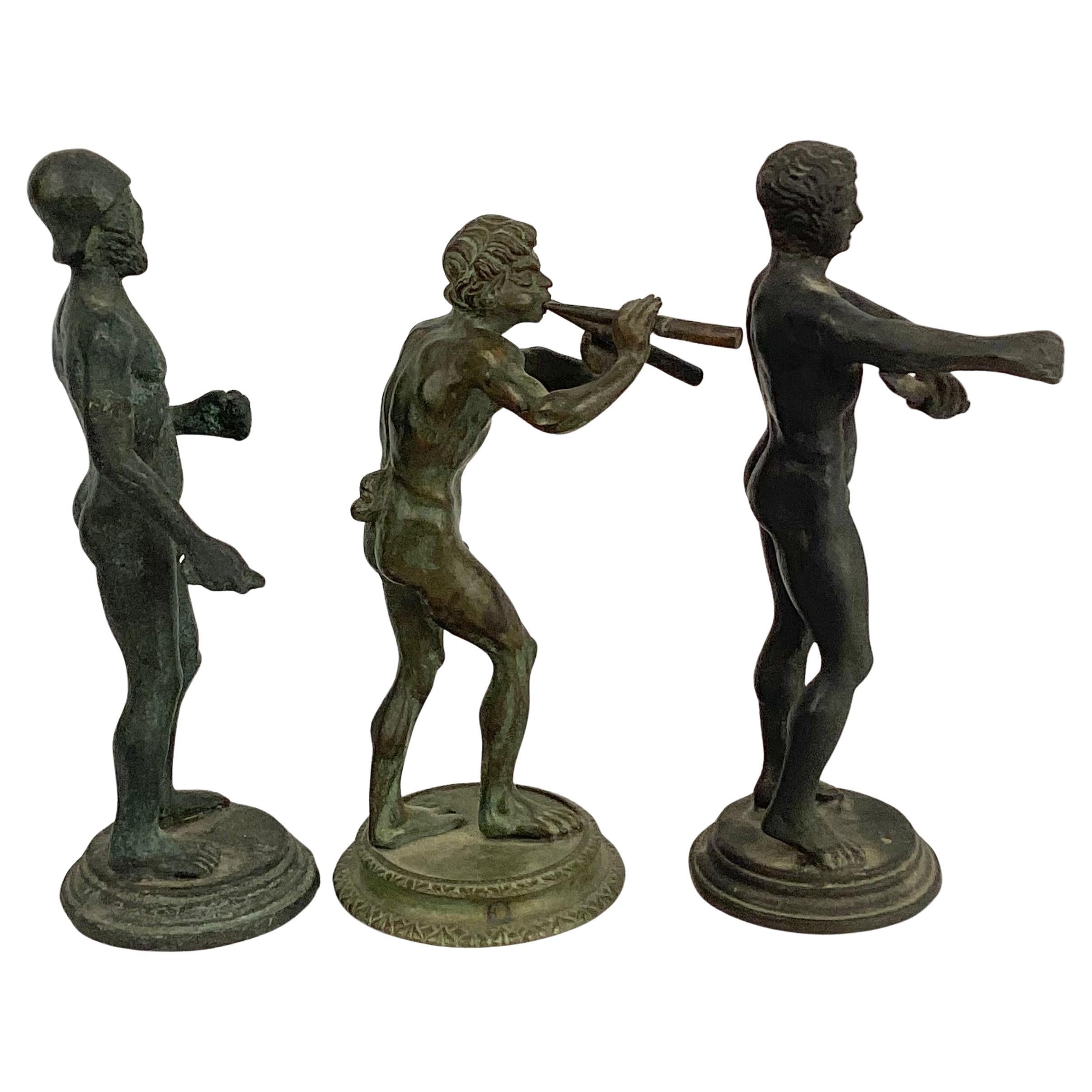 Gran Recorrido Italiano Estatuas de Bronce de Varones Grecorromanos, Lote de Tres Grand Tour en venta
