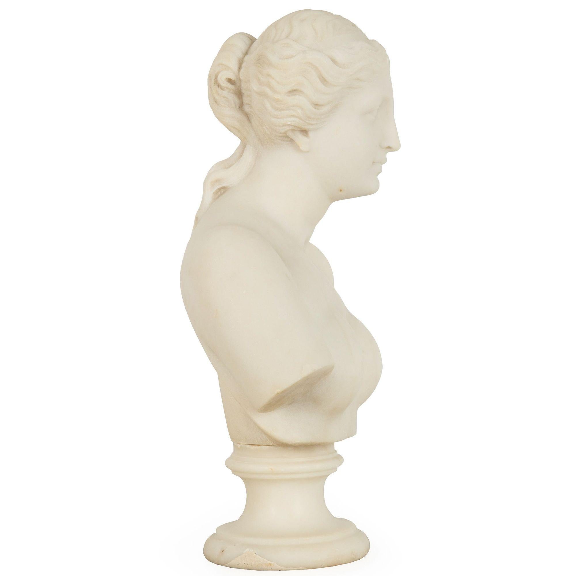 Italian Grand Tour Carved Alabaster Bust of Venus of Milo, 20th century For Sale 3