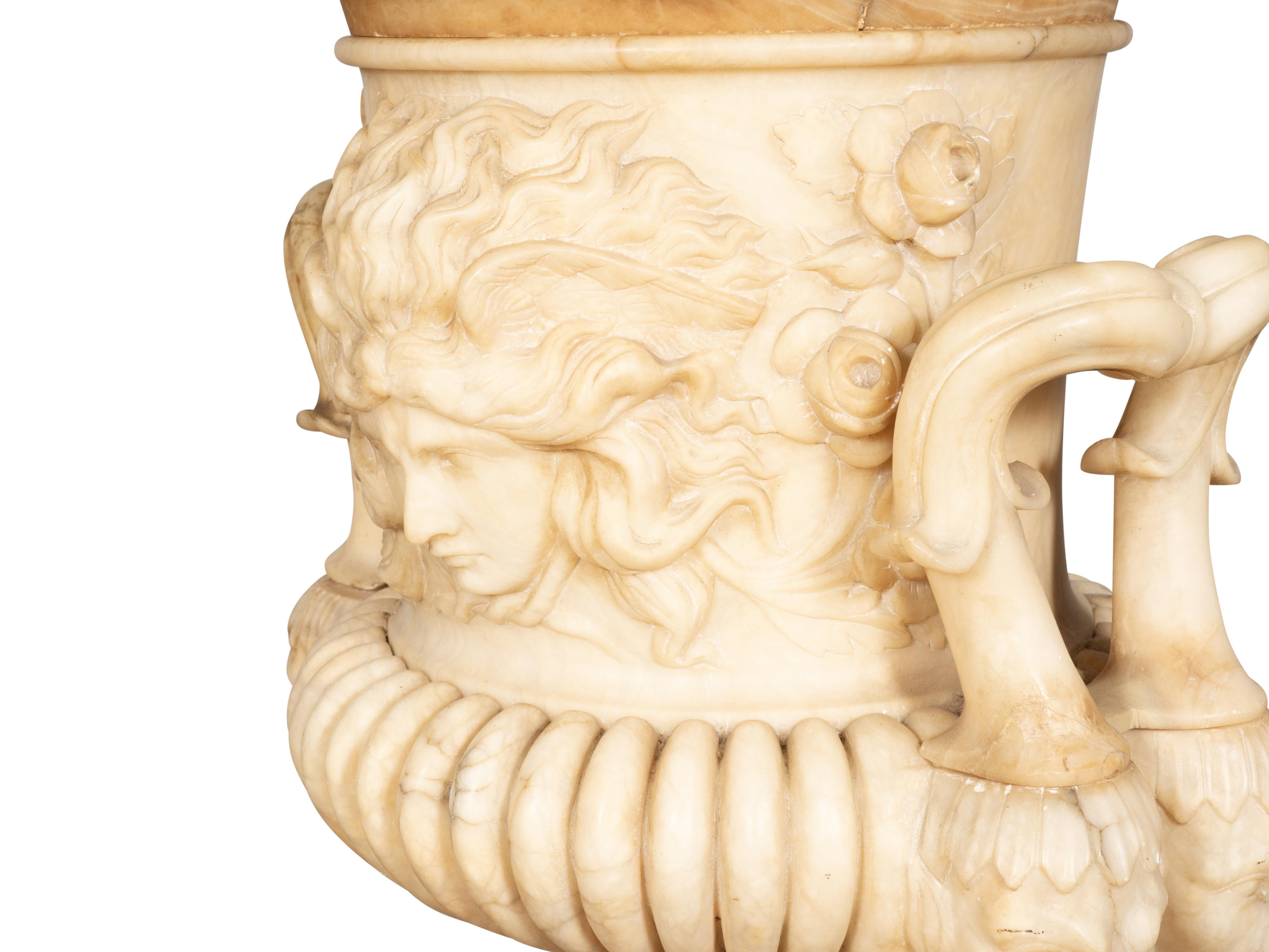 Urne en albâtre sculptée Italian Grand Tour en vente 5