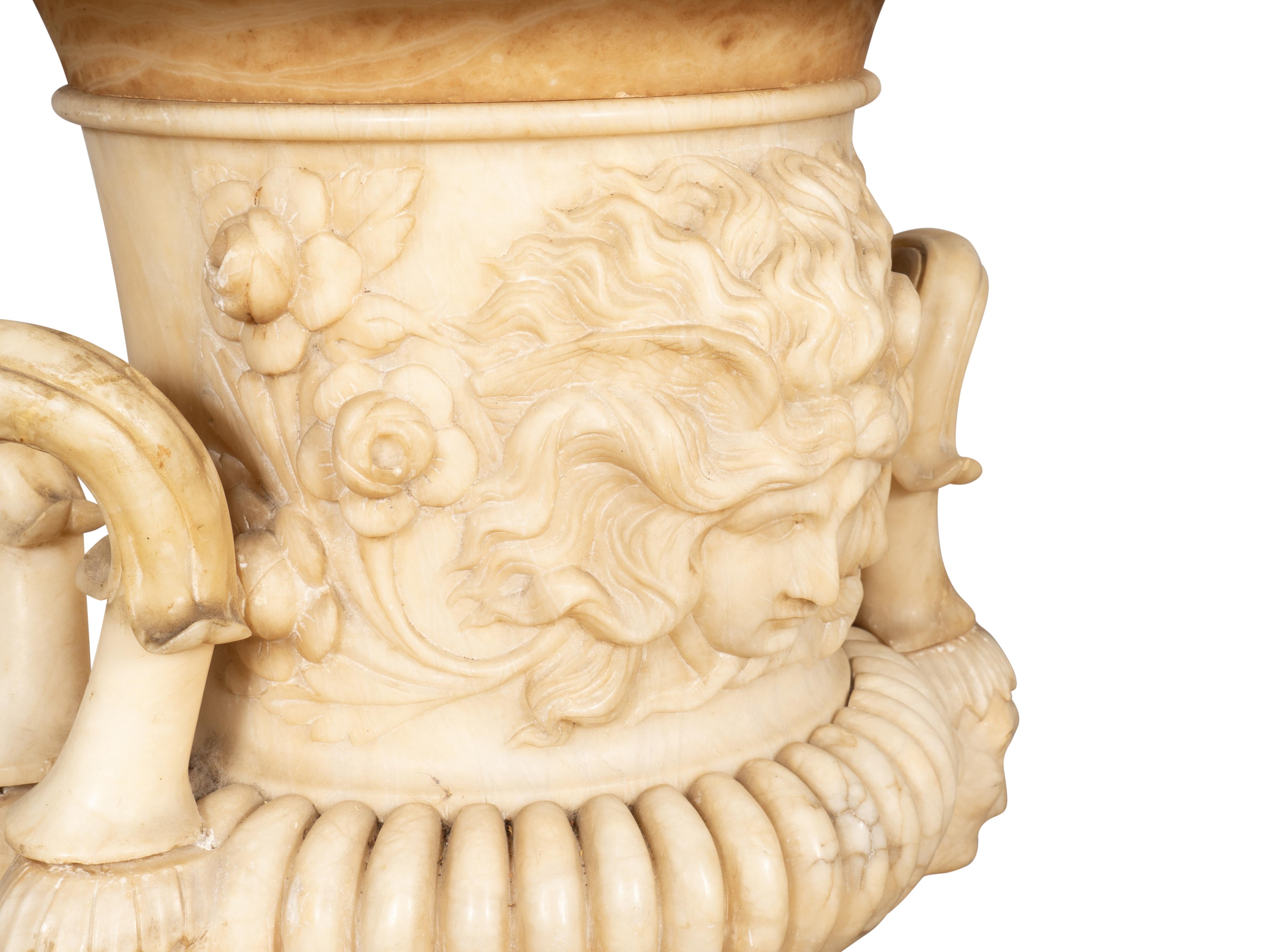 Urne en albâtre sculptée Italian Grand Tour en vente 6