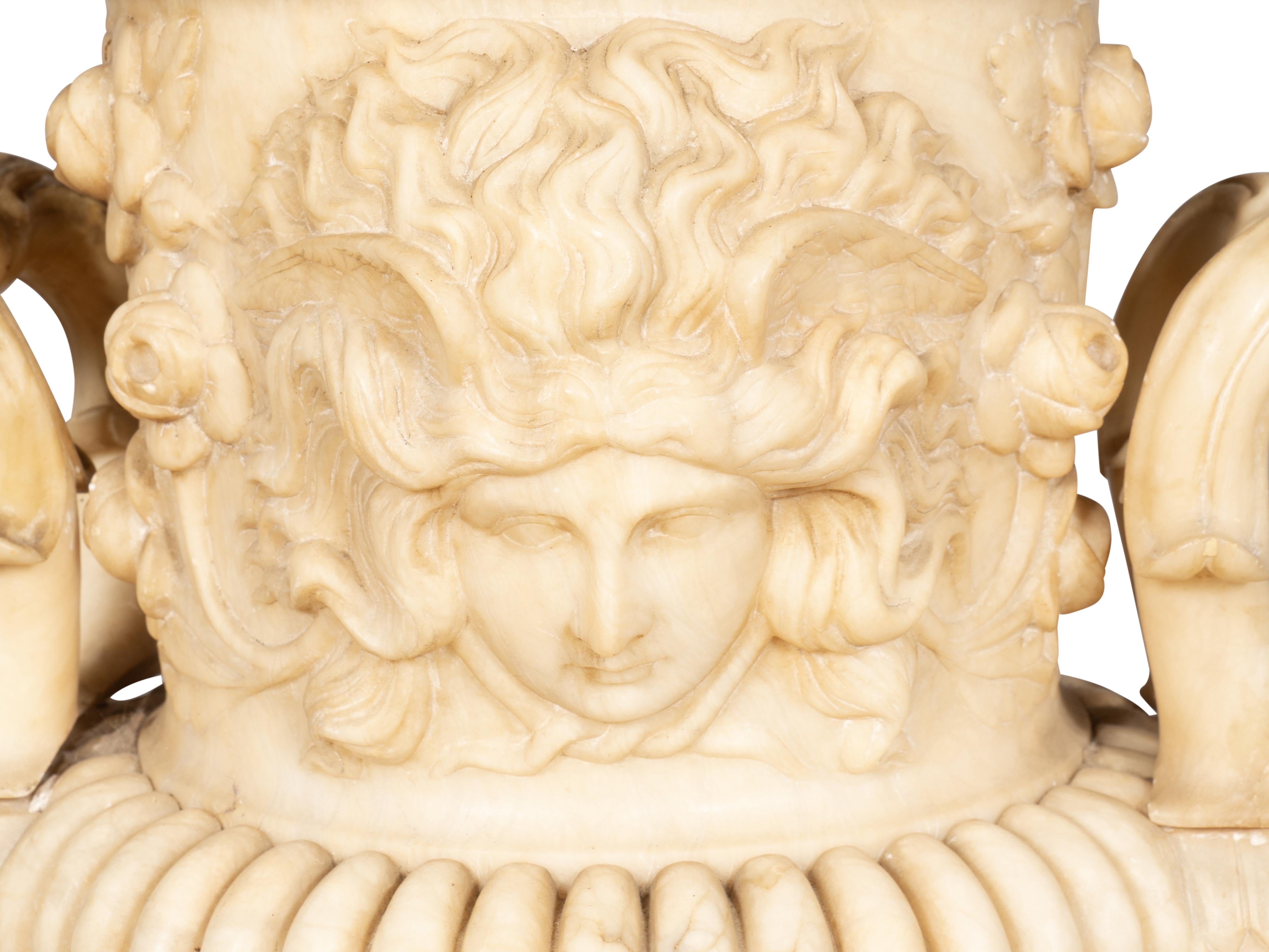 Urne en albâtre sculptée Italian Grand Tour en vente 7