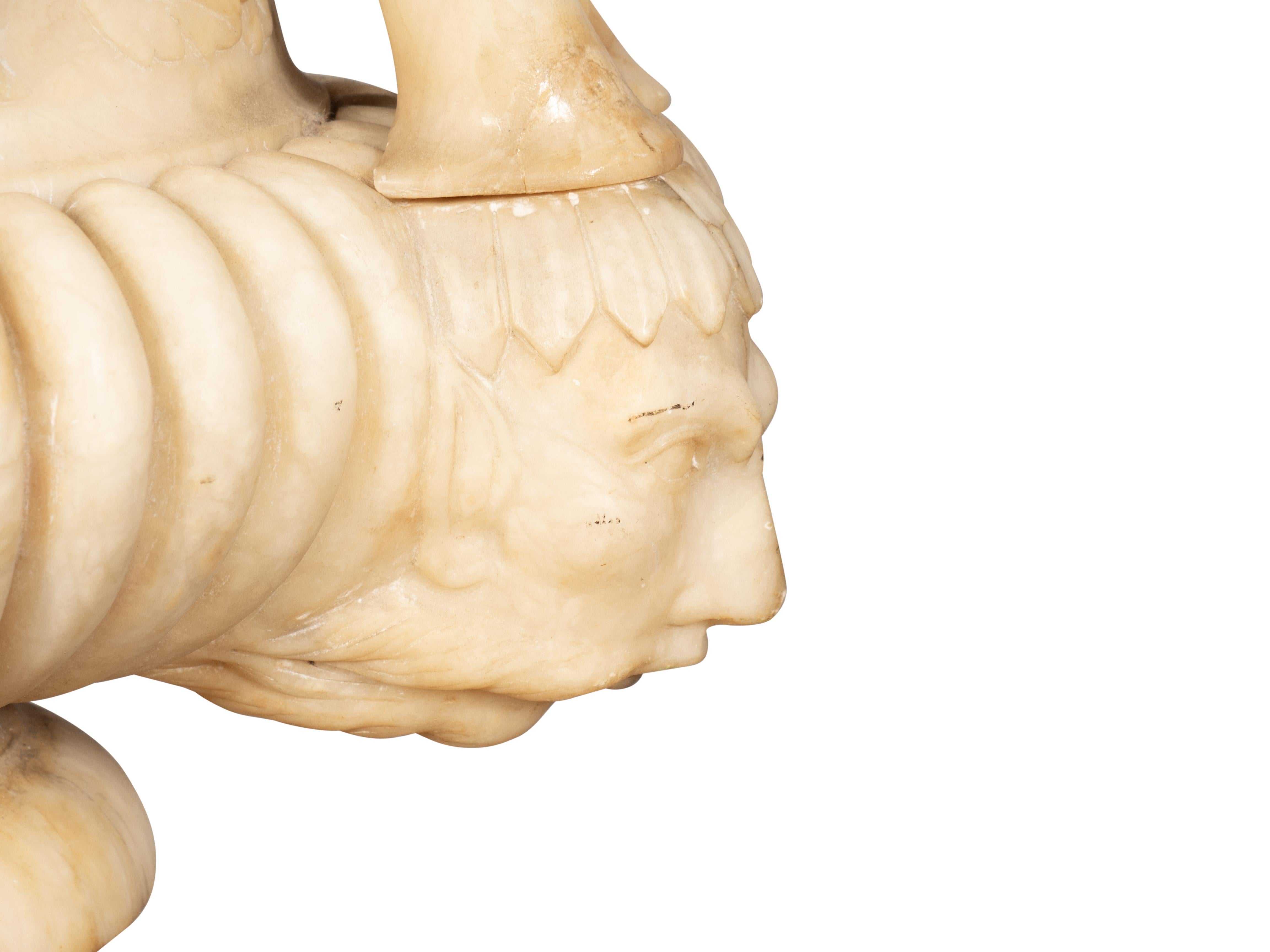 Urne en albâtre sculptée Italian Grand Tour en vente 8