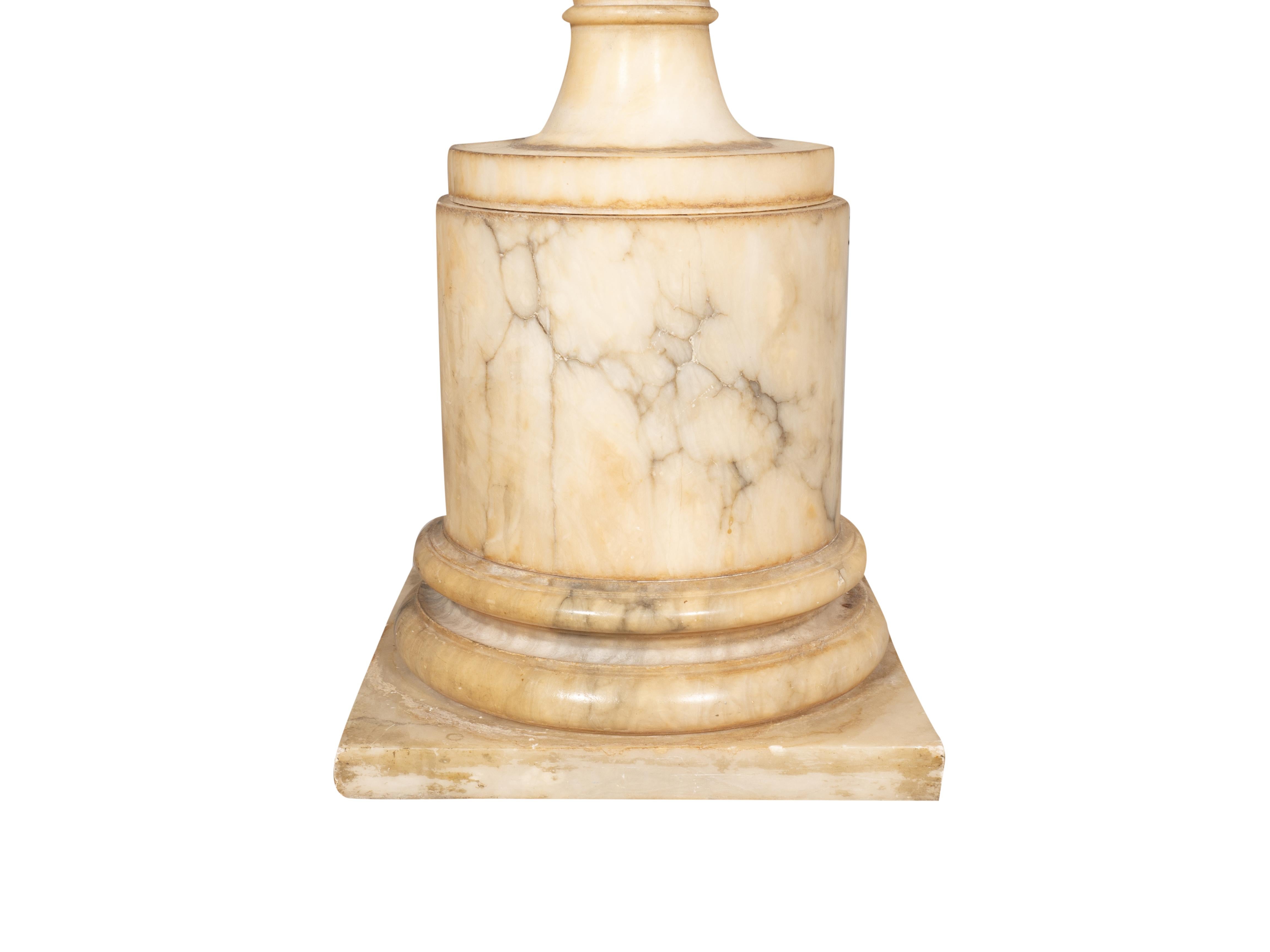 Urne en albâtre sculptée Italian Grand Tour en vente 10
