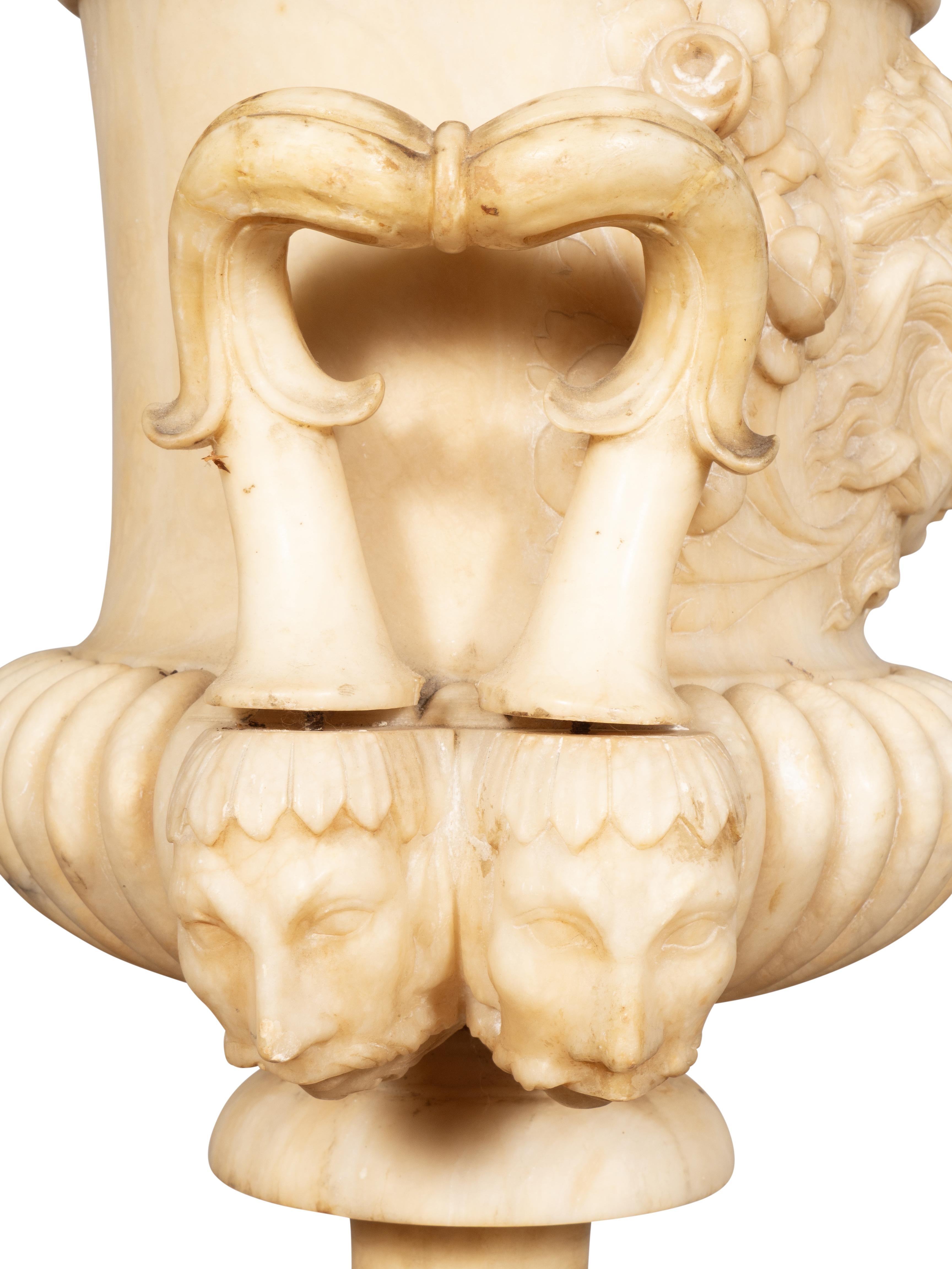 Urne en albâtre sculptée Italian Grand Tour en vente 11