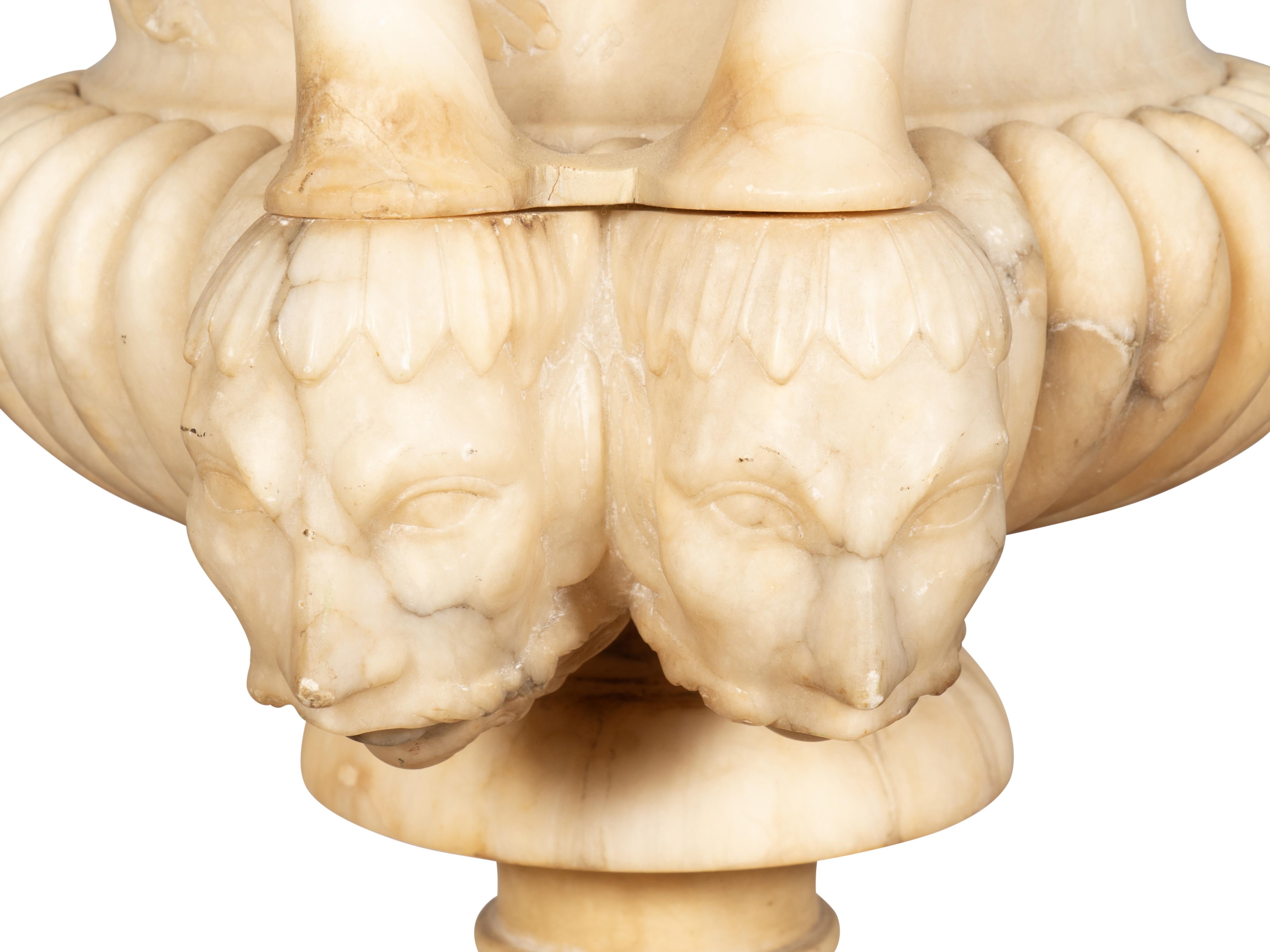 Urne en albâtre sculptée Italian Grand Tour en vente 2