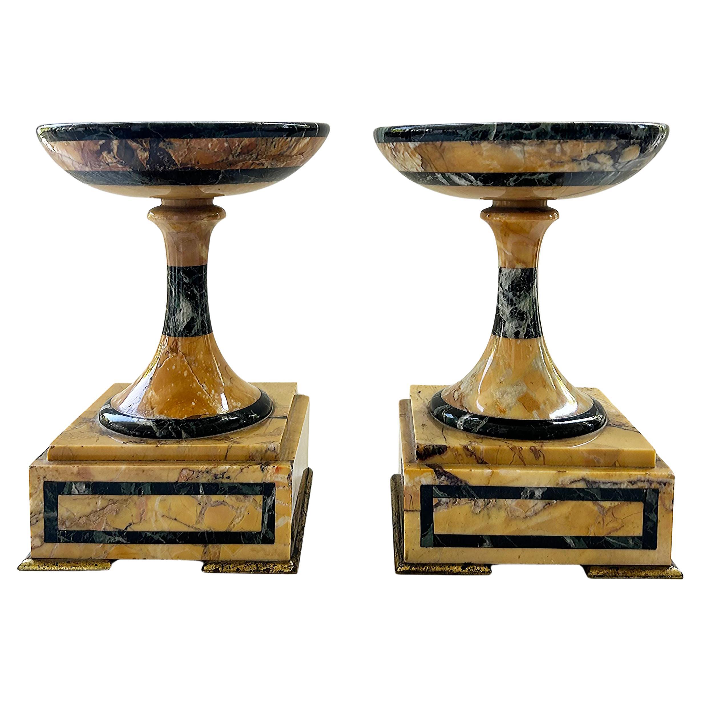 Paire de tazzas italiennes Grand Tour avec garnitures en marbre et bronze doré