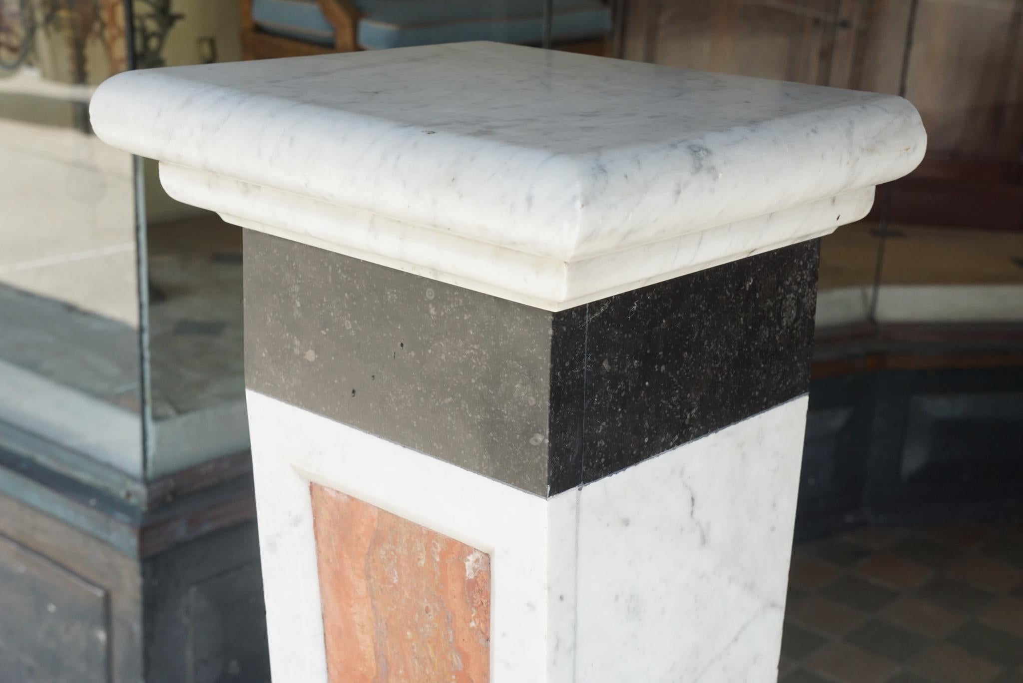 Marbre Piédestal en marbre italien Grand Tour en vente