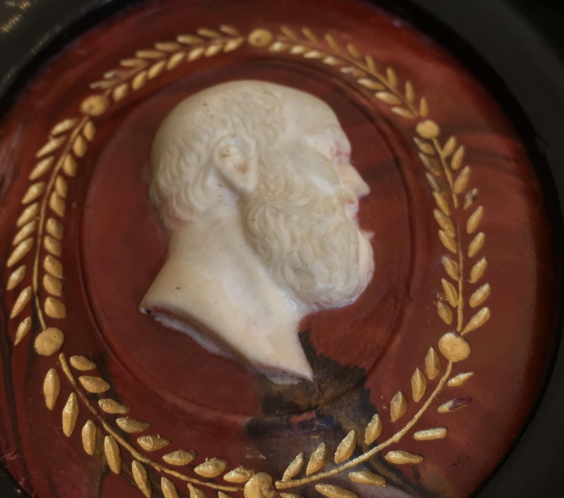 Italian Grand Tour Neoclassical Carved Marble Philosopher Cameo Miniature  In Good Condition In Milan, IT