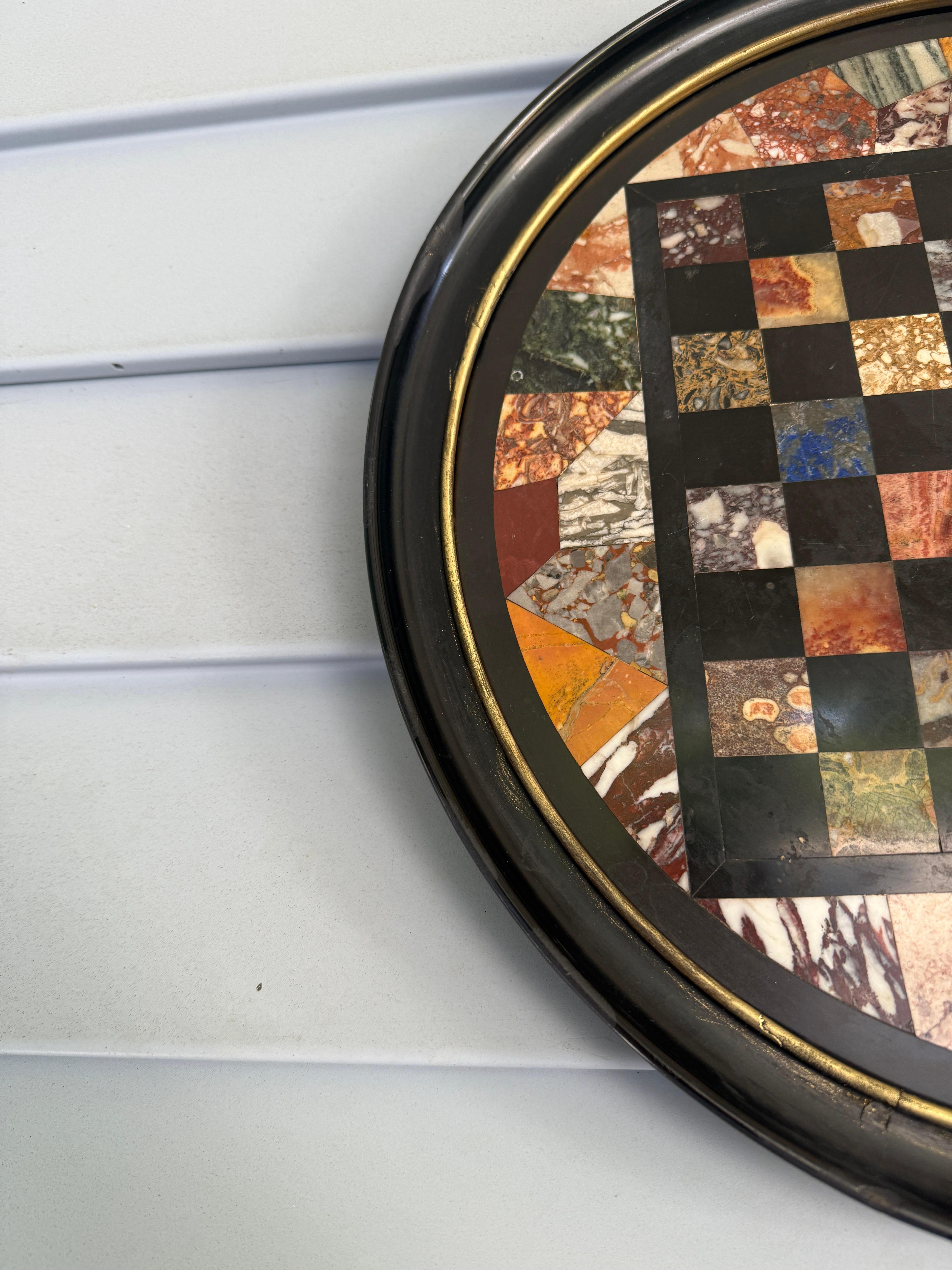 Italian Grand Tour Specimen Marble Circular Chessboard Plaque Pietra Dura 19th C Bon état - En vente à Atlanta, GA