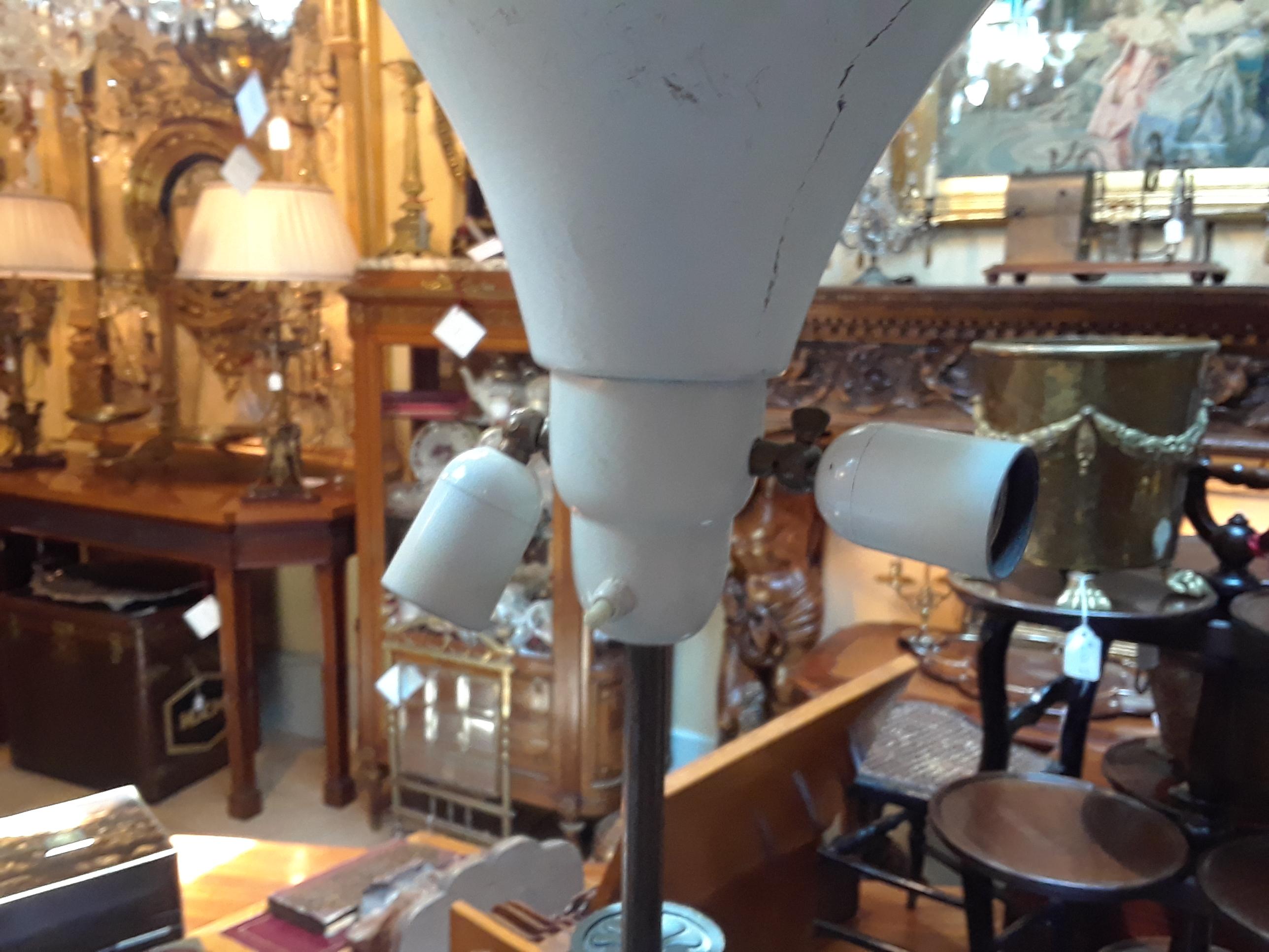 Italienische Bronze-Stehlampe im Stil der „Grand Tour“-Stil (Spätes 19. Jahrhundert) im Angebot