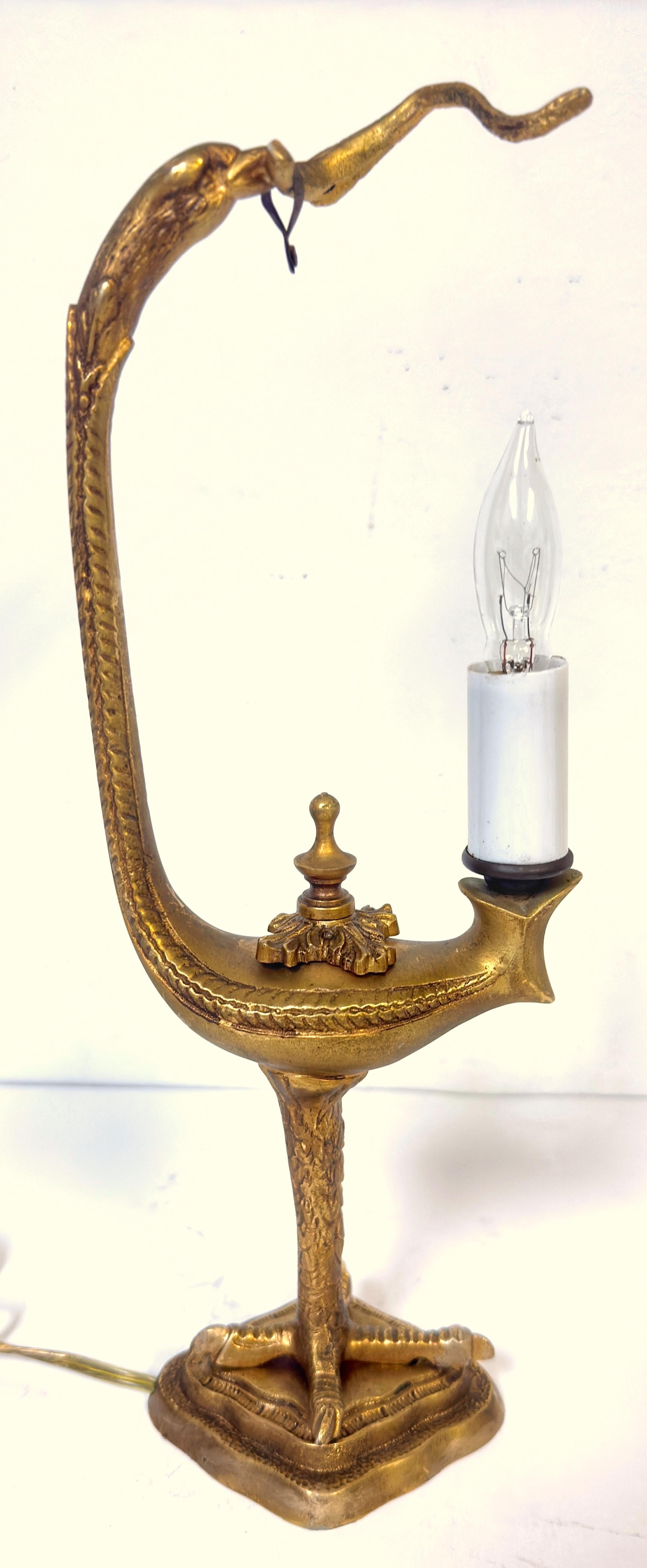 Italienische Lampe aus vergoldeter Bronze und Zinn im Grand-Tour-Stil nach der römischen Antike im Angebot 2
