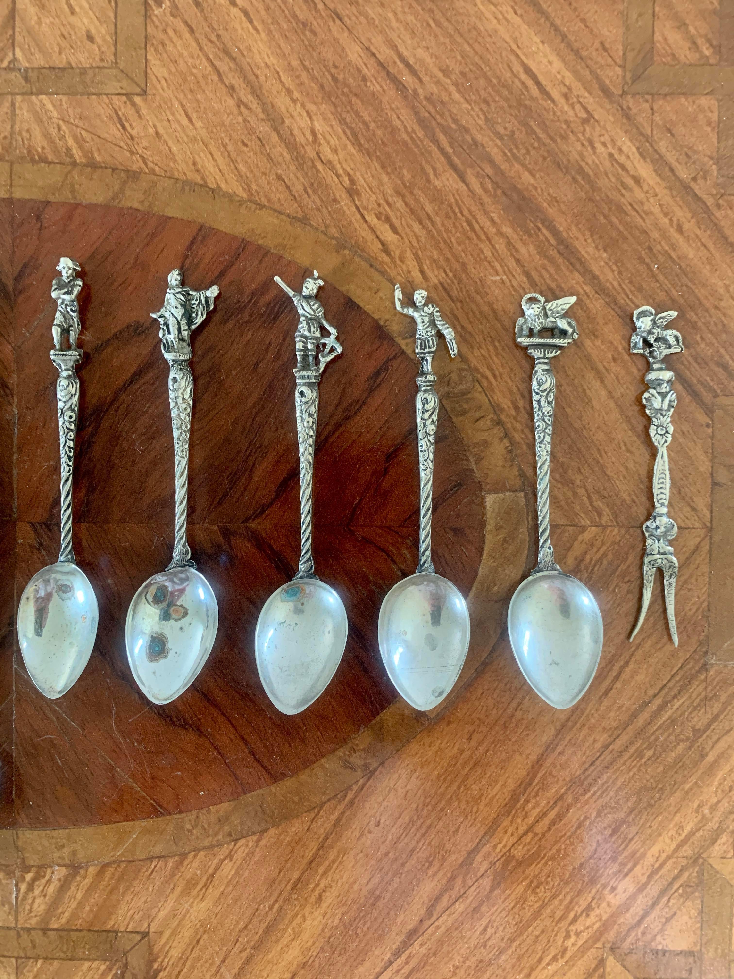 Italian Grand Tour Style Spoons, a Set of 12 In Good Condition For Sale In Elkhart, IN