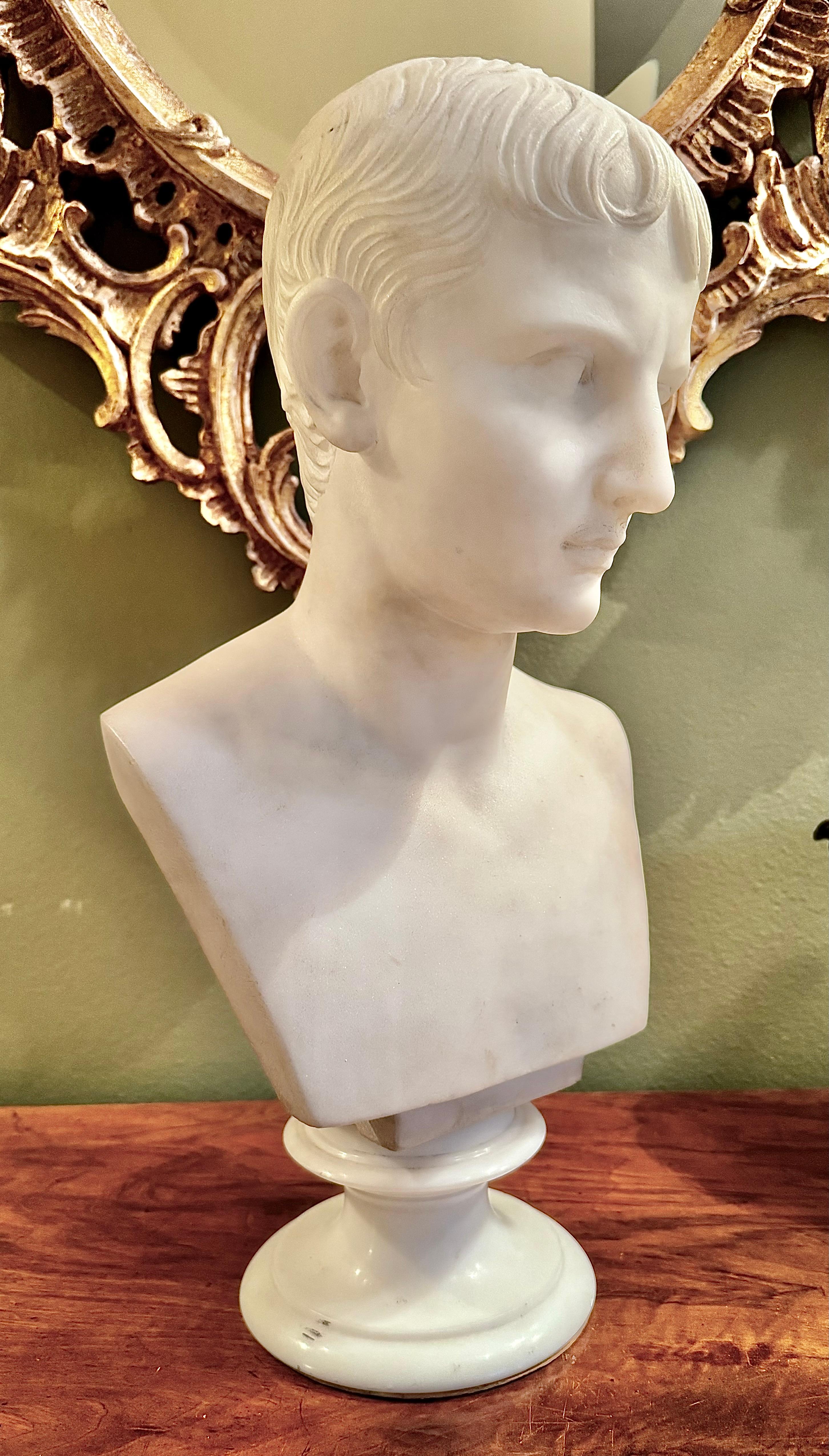 Marmo Busto di Cesare Augusto in marmo bianco del Grand Tour italiano in vendita