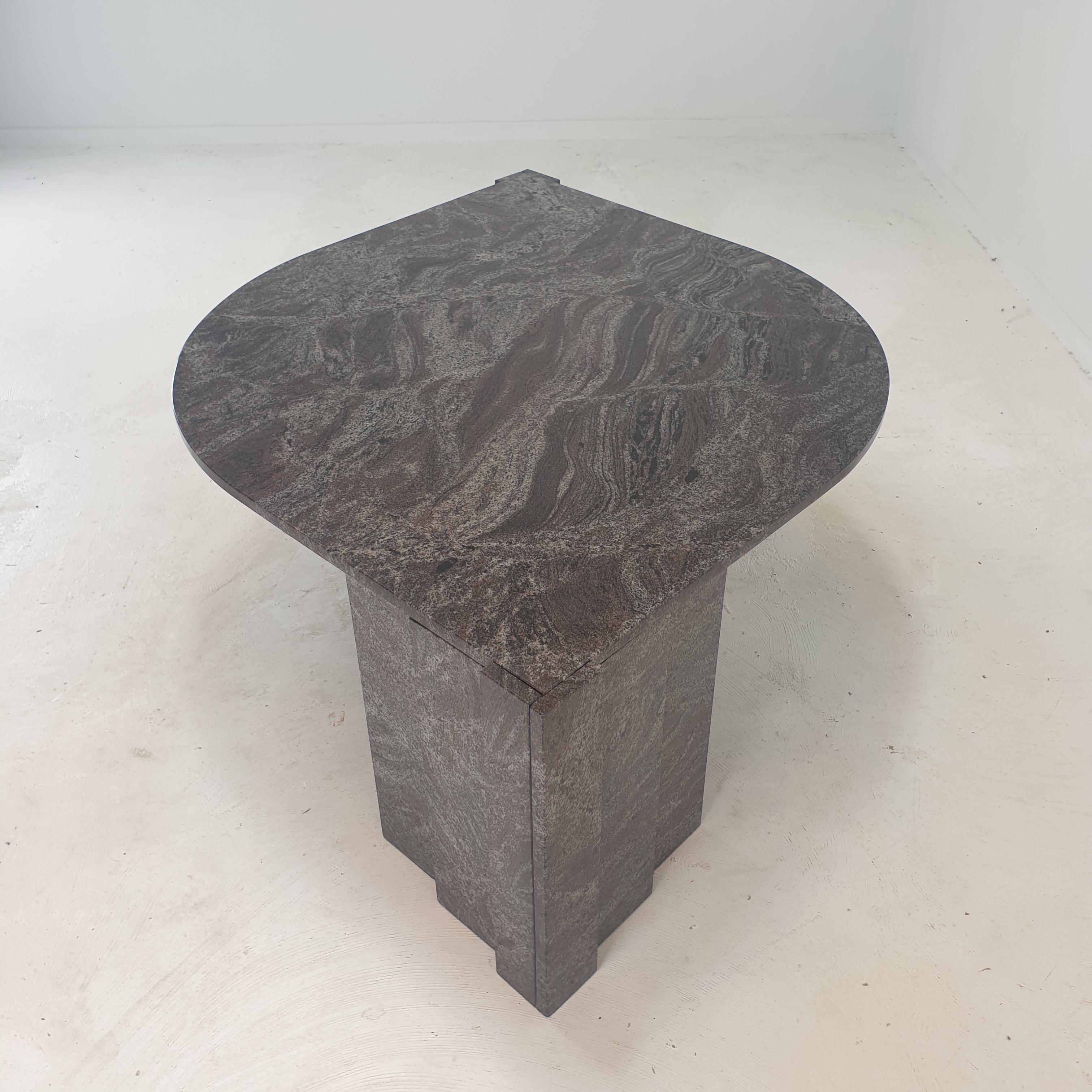 Table basse italienne en granit, années 1980 en vente 3