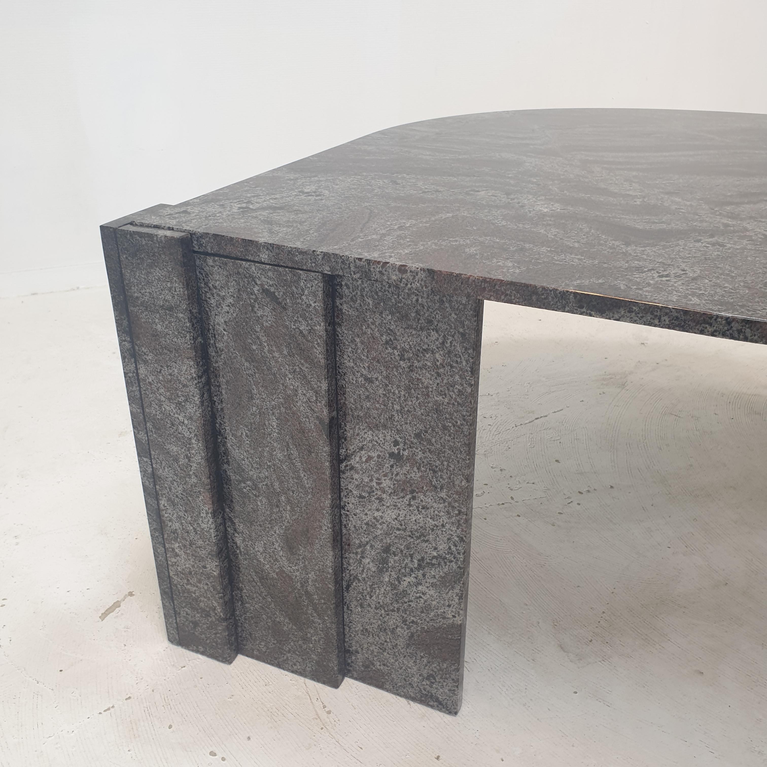 Table basse italienne en granit, années 1980 en vente 8