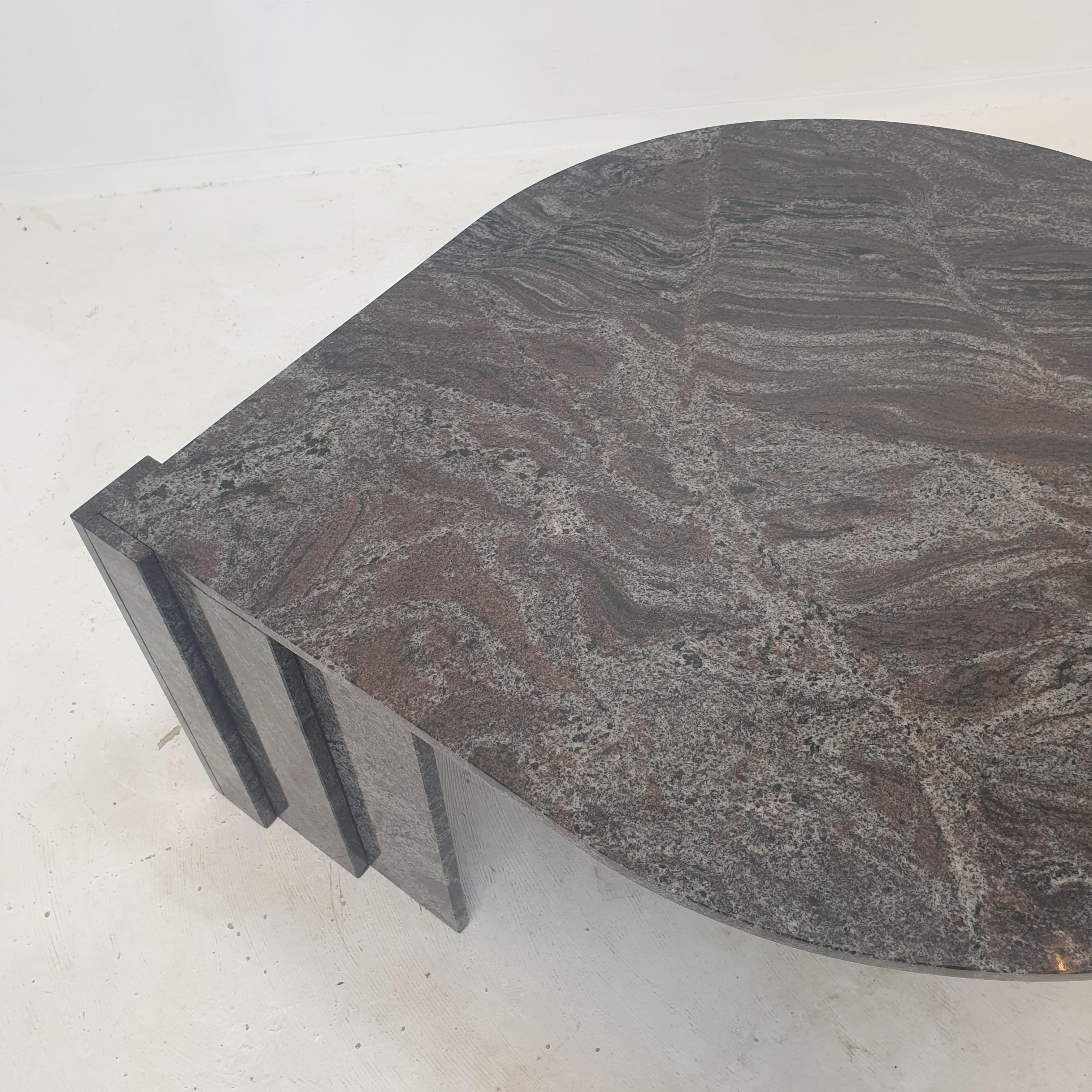 Table basse italienne en granit, années 1980 en vente 13