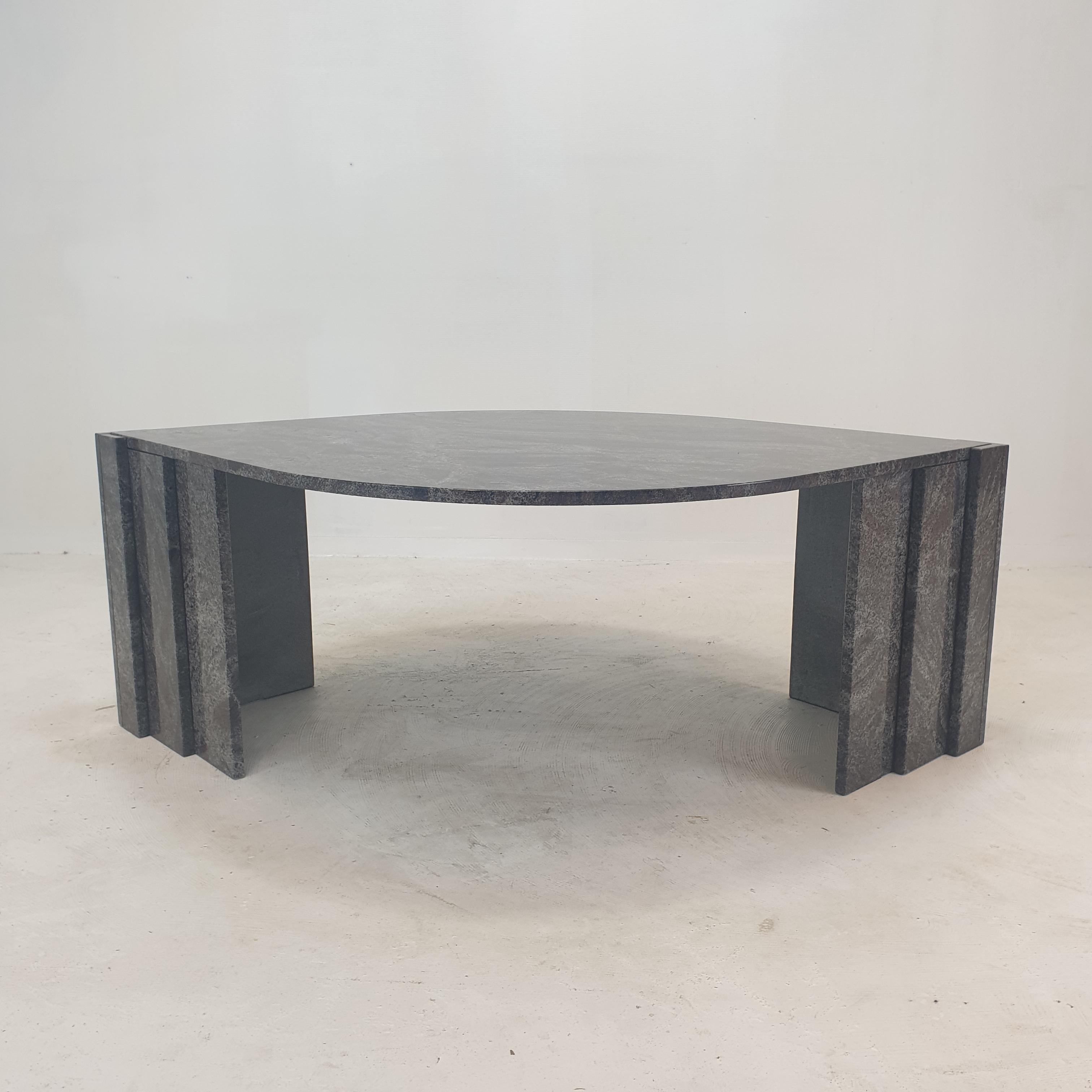 Mid-Century Modern Table basse italienne en granit, années 1980 en vente