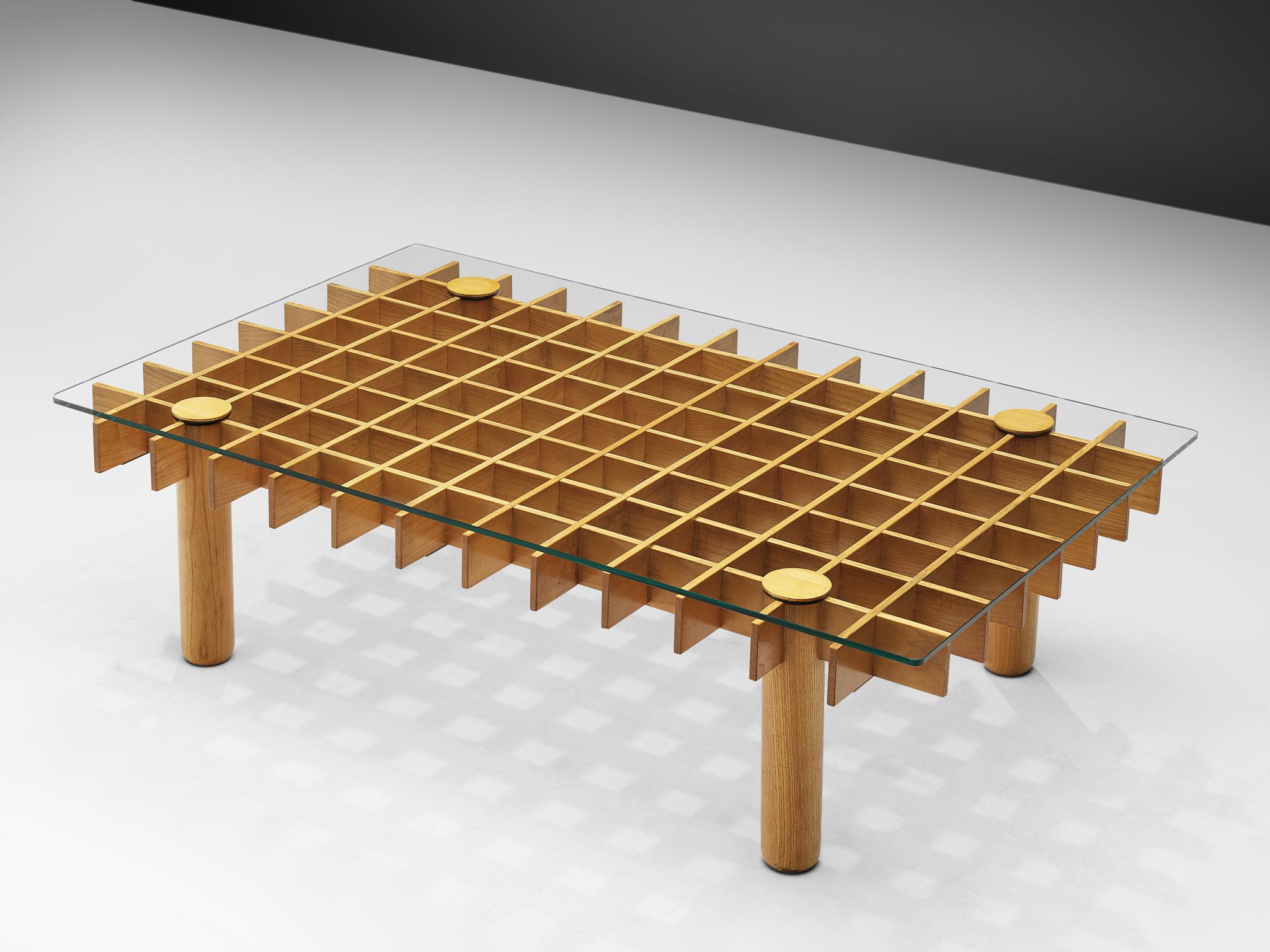 Coffee table, in maple and glass, Italy, 1970s.

This blond maple coffee table from Italy consists of a wooden grid, build up out of maple laths. Four solid round legs end up in four round ends. On top of the grid rests a rectangular glass