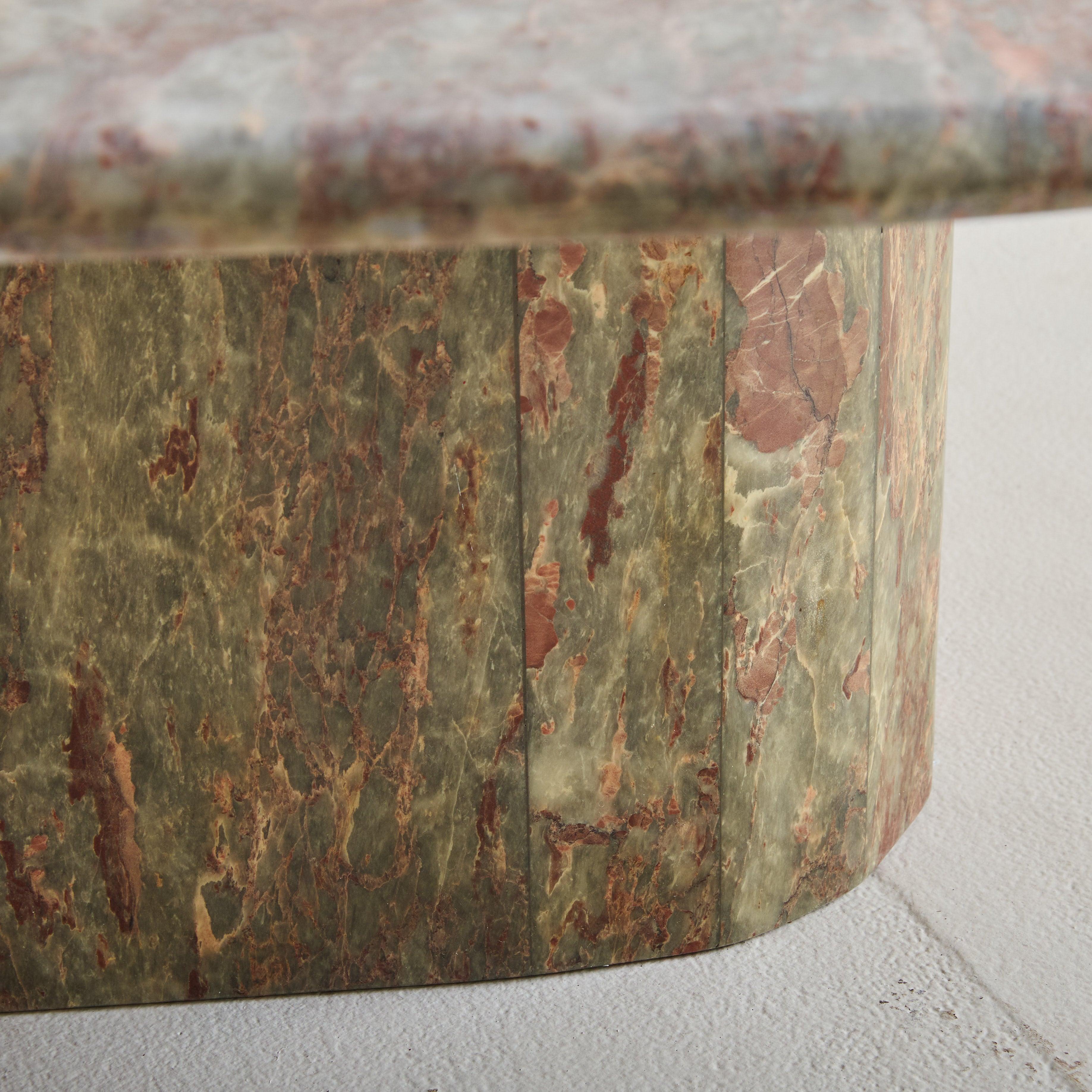Fin du 20e siècle Table basse italienne grise et bourgogne avec plateau ovale pointu, 1970 en vente