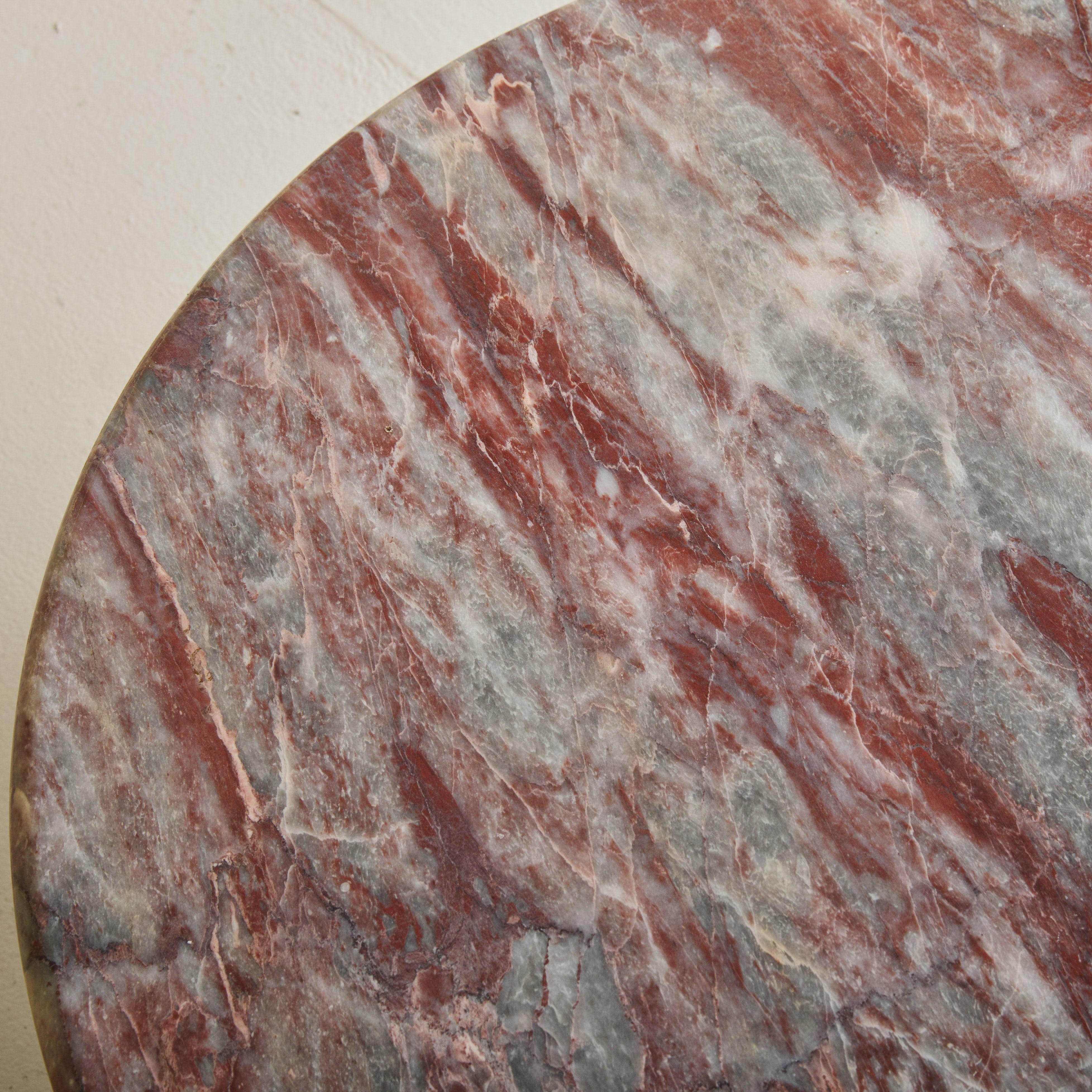 Marbre Table basse italienne grise et bourgogne avec plateau ovale pointu, 1970 en vente