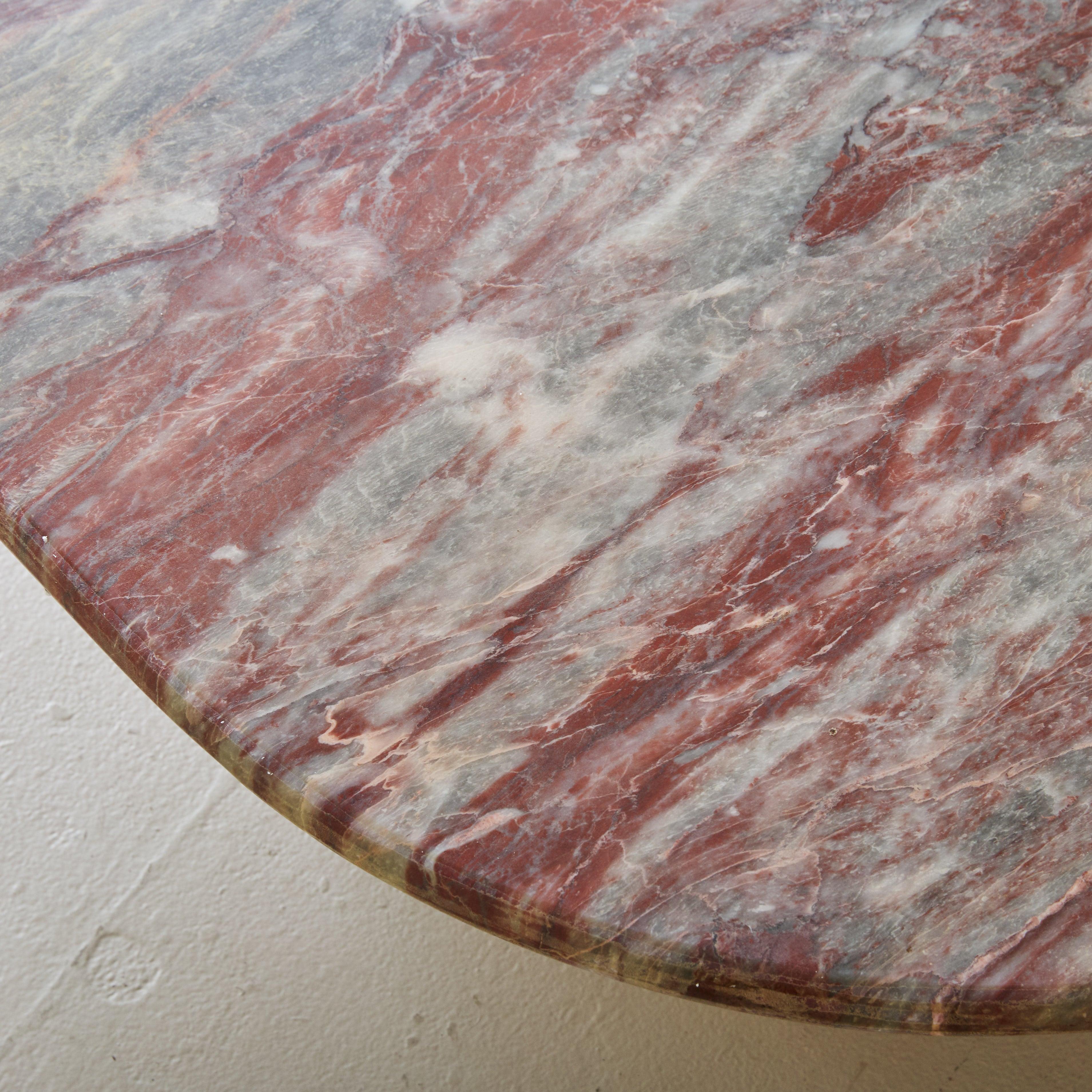 Table basse italienne grise et bourgogne avec plateau ovale pointu, 1970 en vente 1