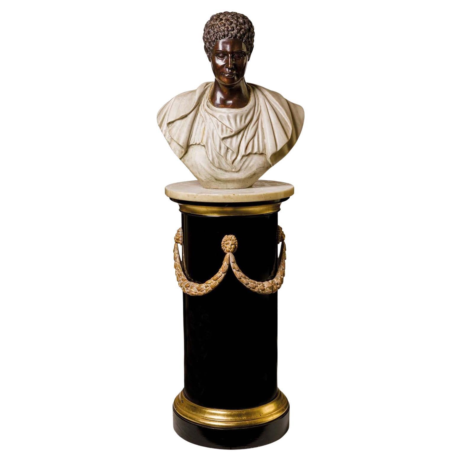 Busto in marmo scolpito e bronzo patinato di giovane uomo in stile greco-romano italiano