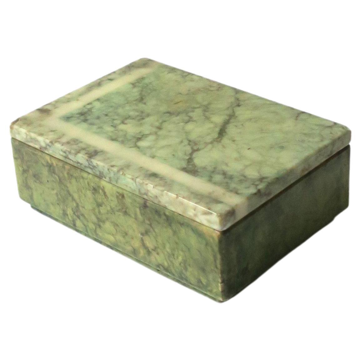 Boîte à bijoux ou boîte décorative italienne en marbre d'albâtre vert, vers les années 1970