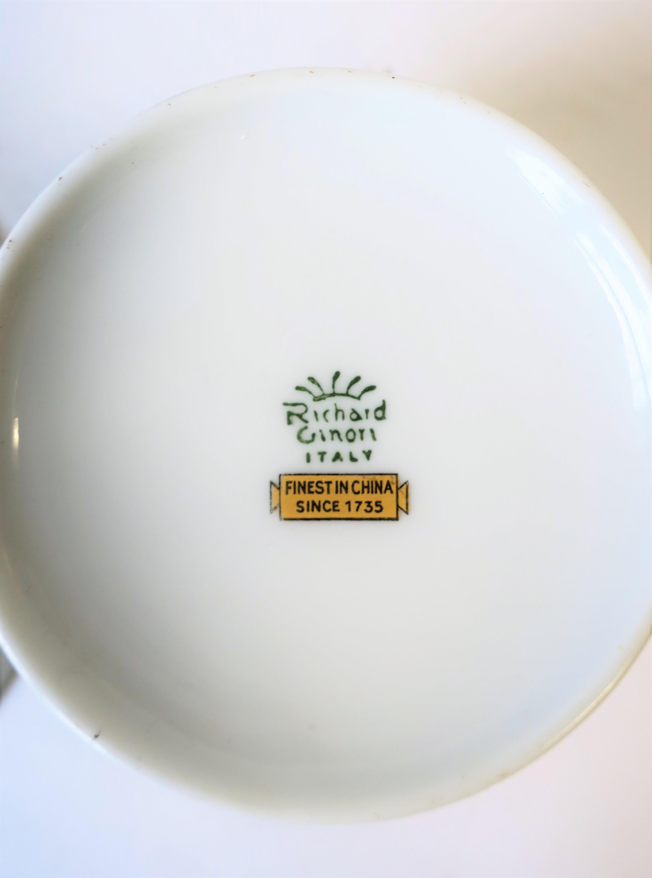 Richard Ginori Designer Italian Coffee or Tea Cup and Saucer in Green and Gold In Excellent Condition For Sale In New York, NY