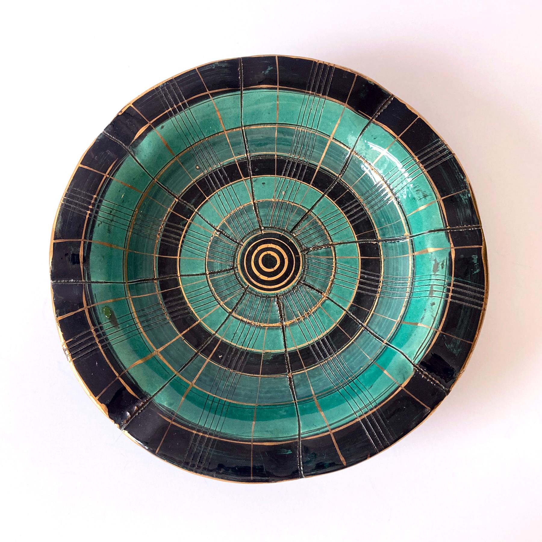 Plato centro de mesa geométrico italiano verde y dorado Vide Poche Mediados de siglo 1960 Moderno de mediados de siglo